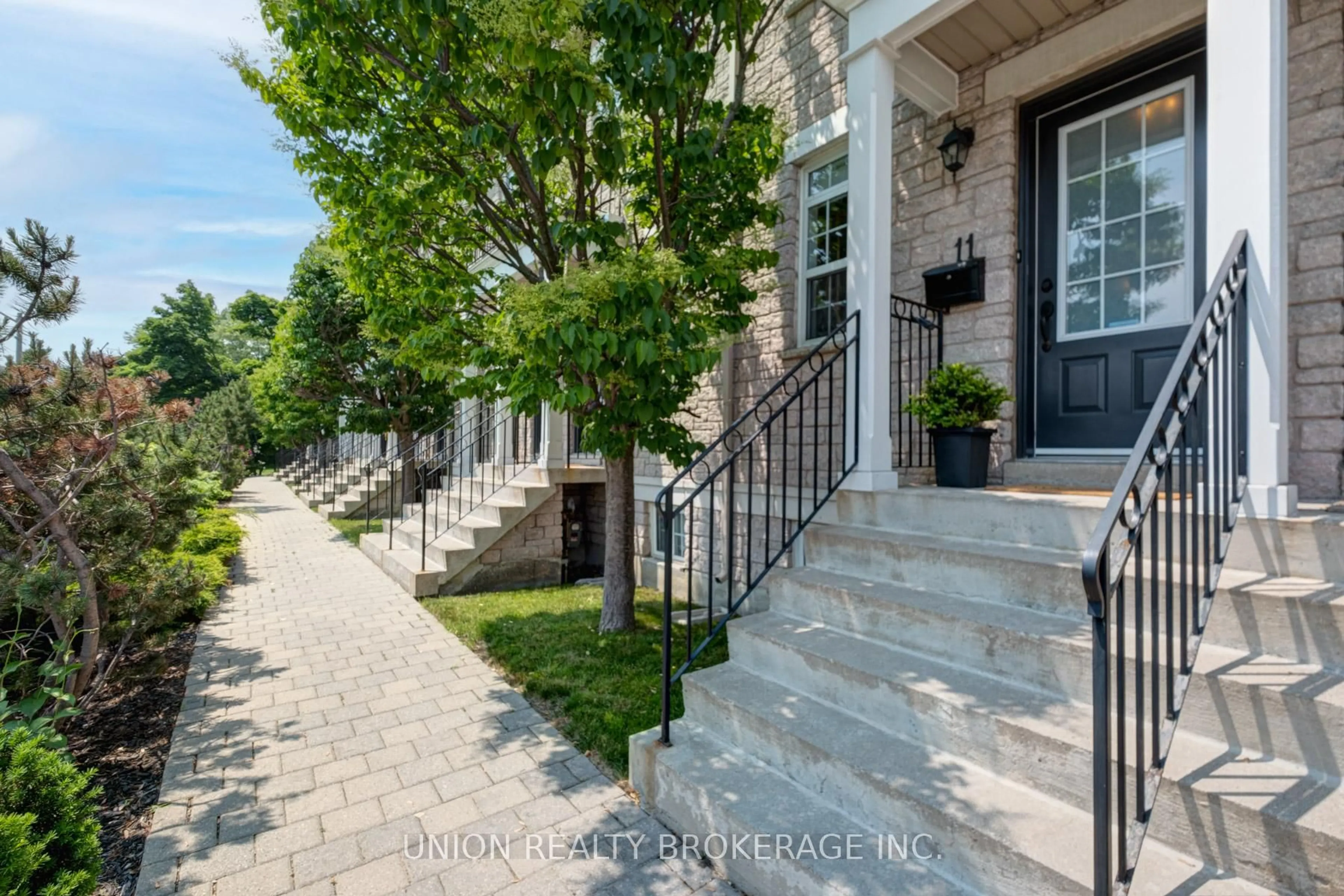 Unknown for 3890 Bloor St #11, Toronto Ontario M9B 1L7