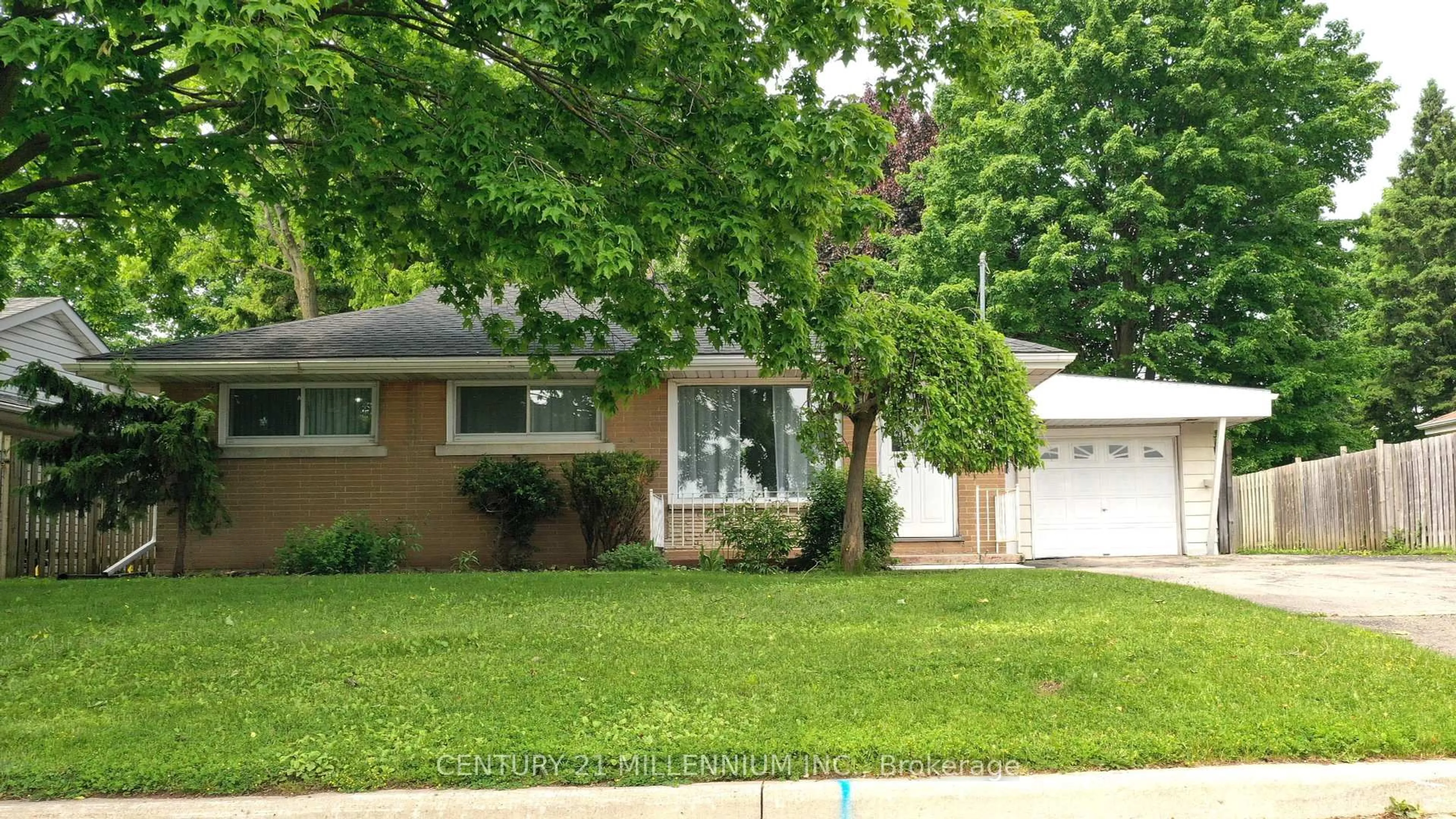 Home with vinyl exterior material, street for 339 Broadway, Orangeville Ontario L9W 1L5