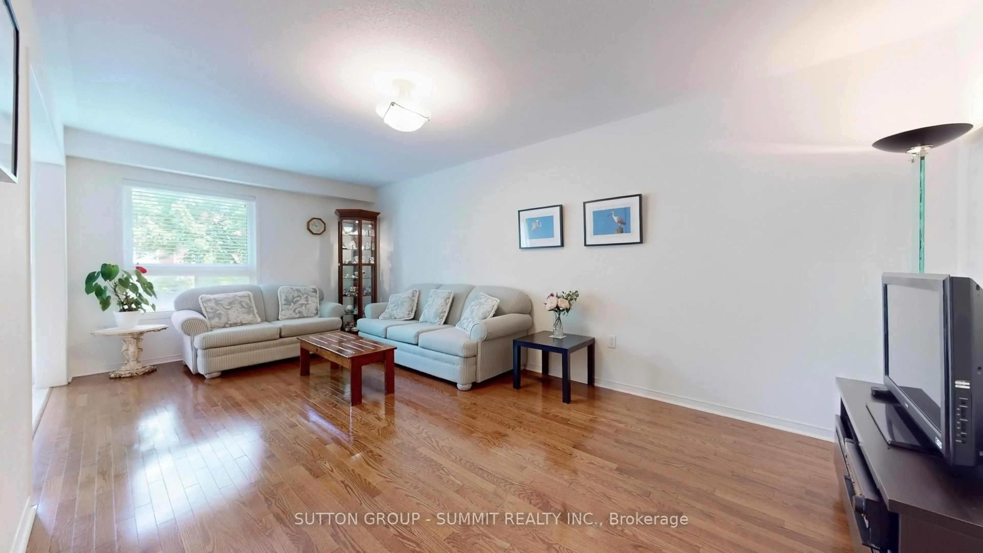 Living room with furniture, wood/laminate floor for 6035 BIDWELL Tr #23, Mississauga Ontario L5V 3C8