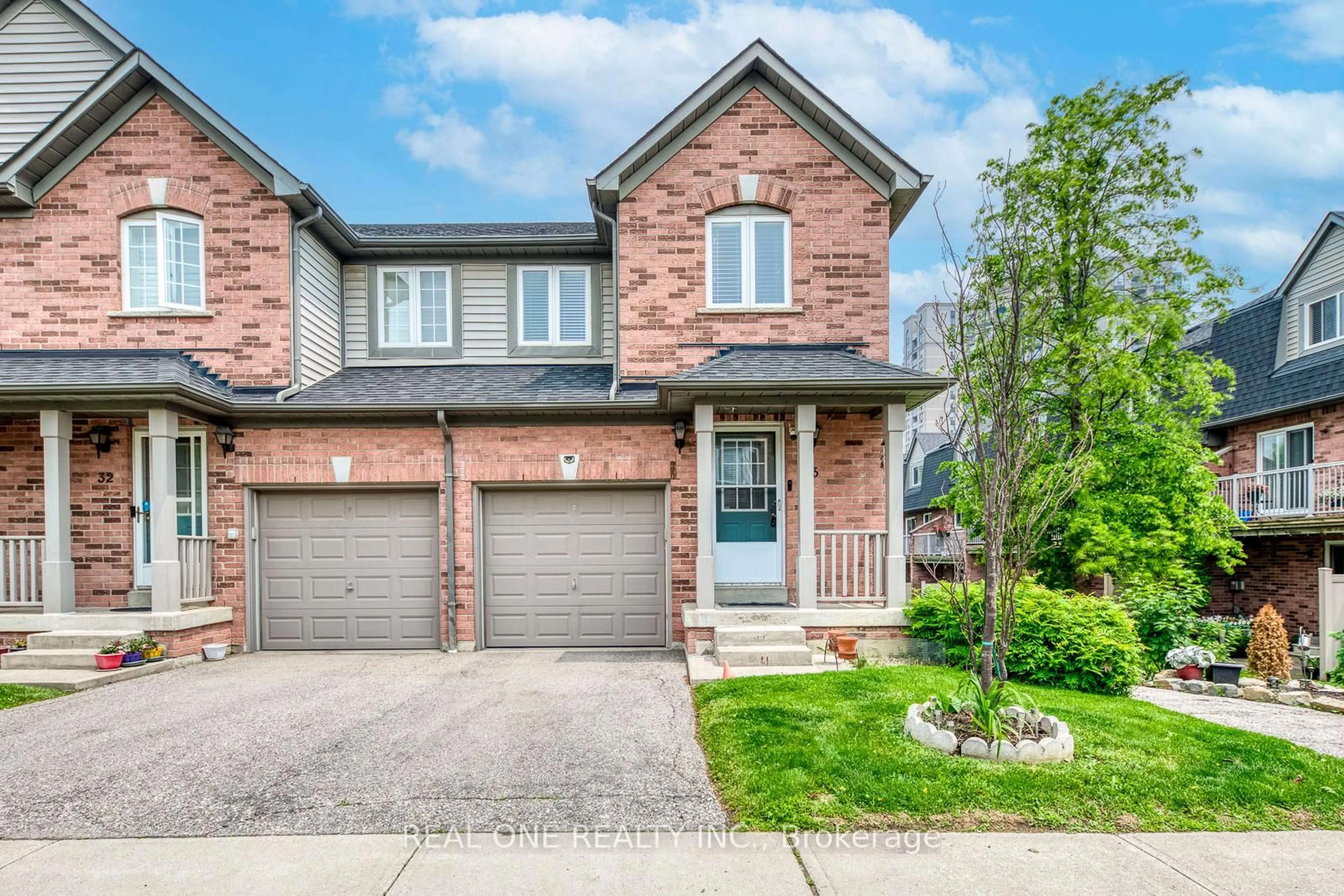 Home with brick exterior material, street for 180 Forum Dr #33, Mississauga Ontario L4Z 3Y2