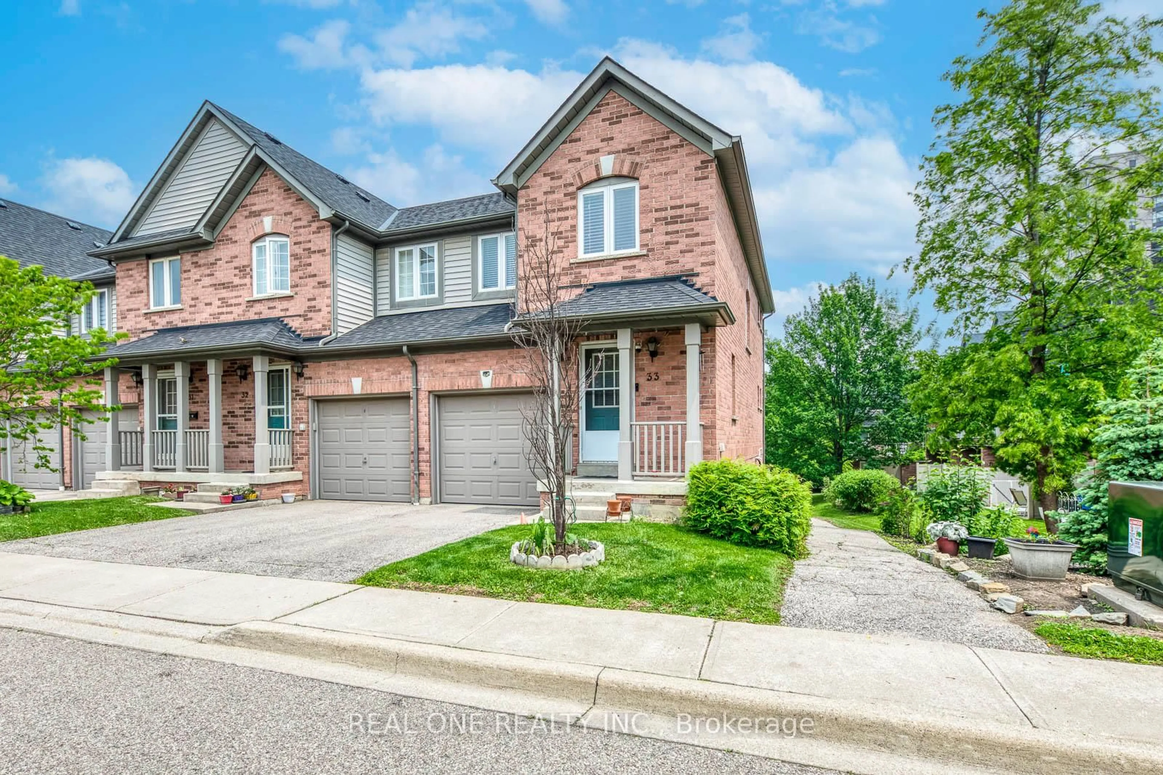 Home with brick exterior material, street for 180 Forum Dr #33, Mississauga Ontario L4Z 3Y2