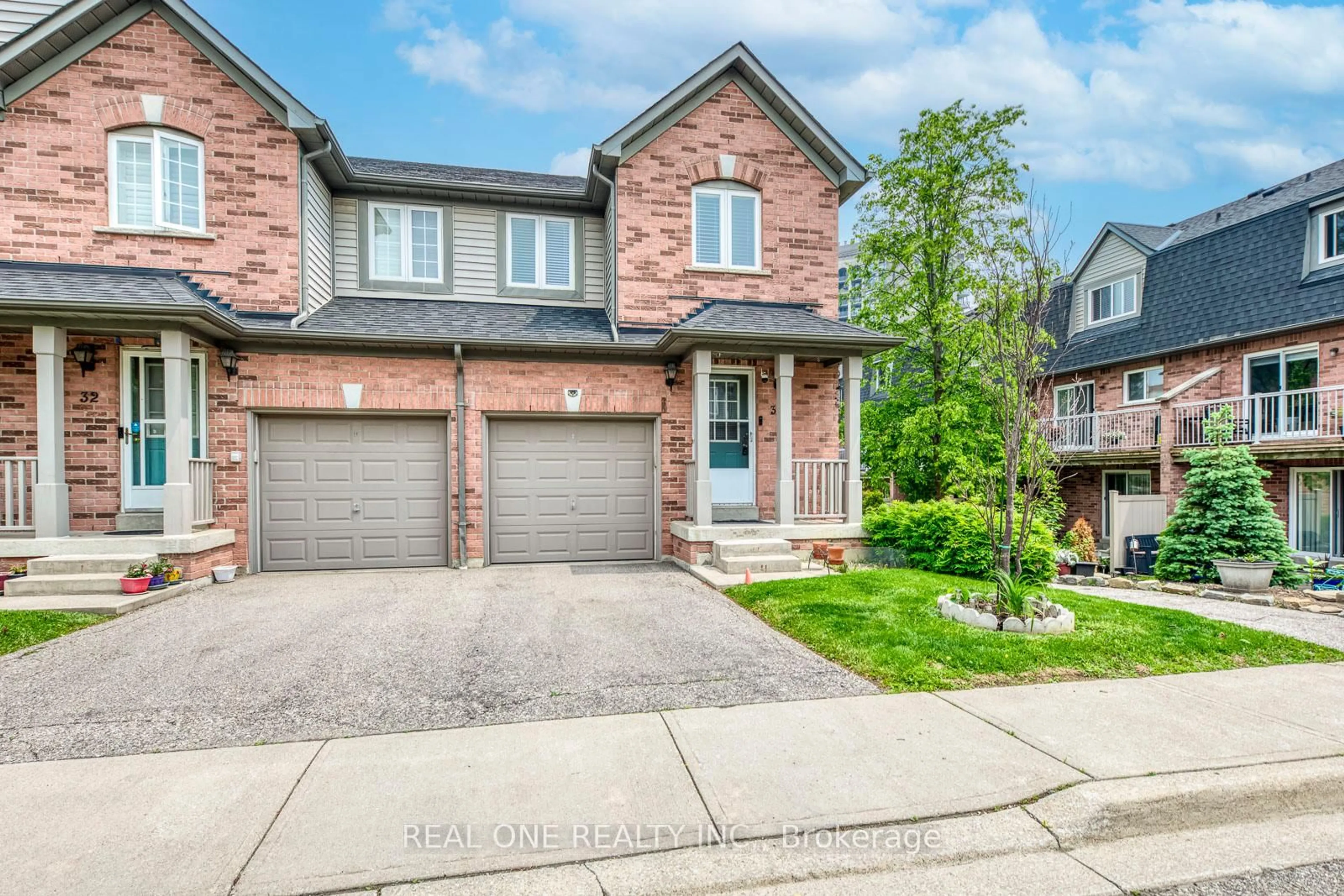 Home with brick exterior material, street for 180 Forum Dr #33, Mississauga Ontario L4Z 3Y2