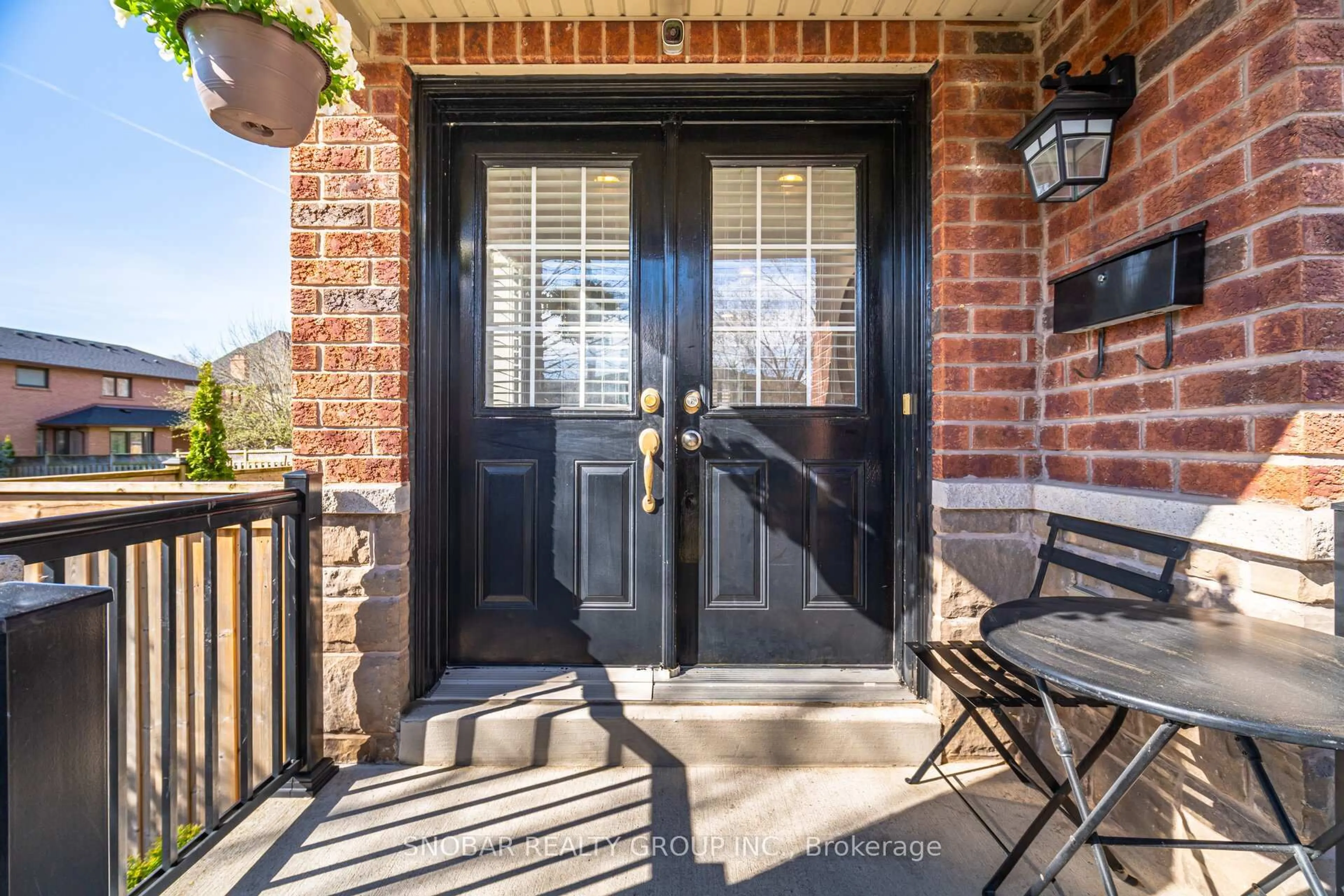 Unknown for 2592 Glengarry Rd #20, Mississauga Ontario L5C 0A2