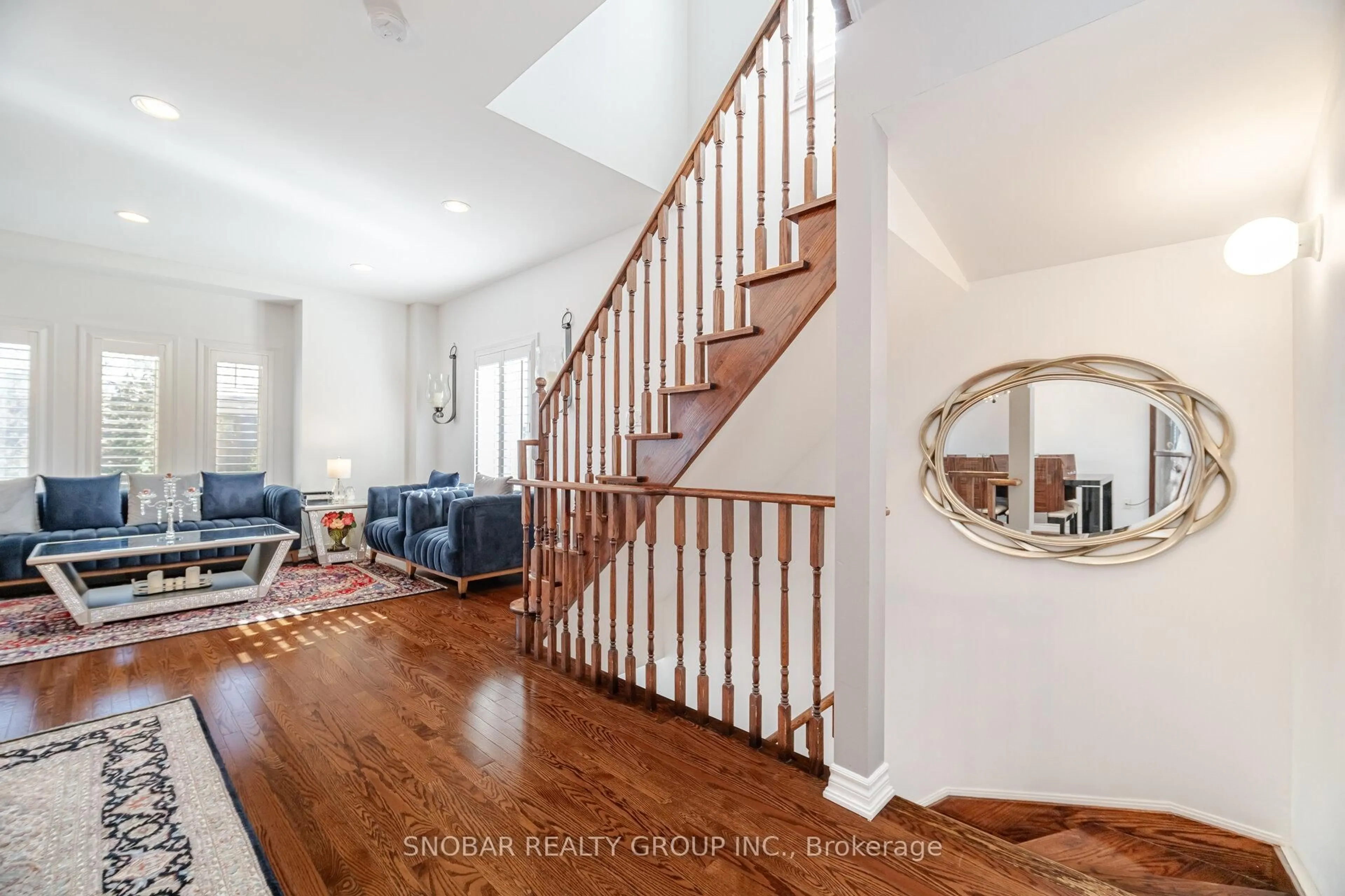 Indoor entryway for 2592 Glengarry Rd #20, Mississauga Ontario L5C 0A2