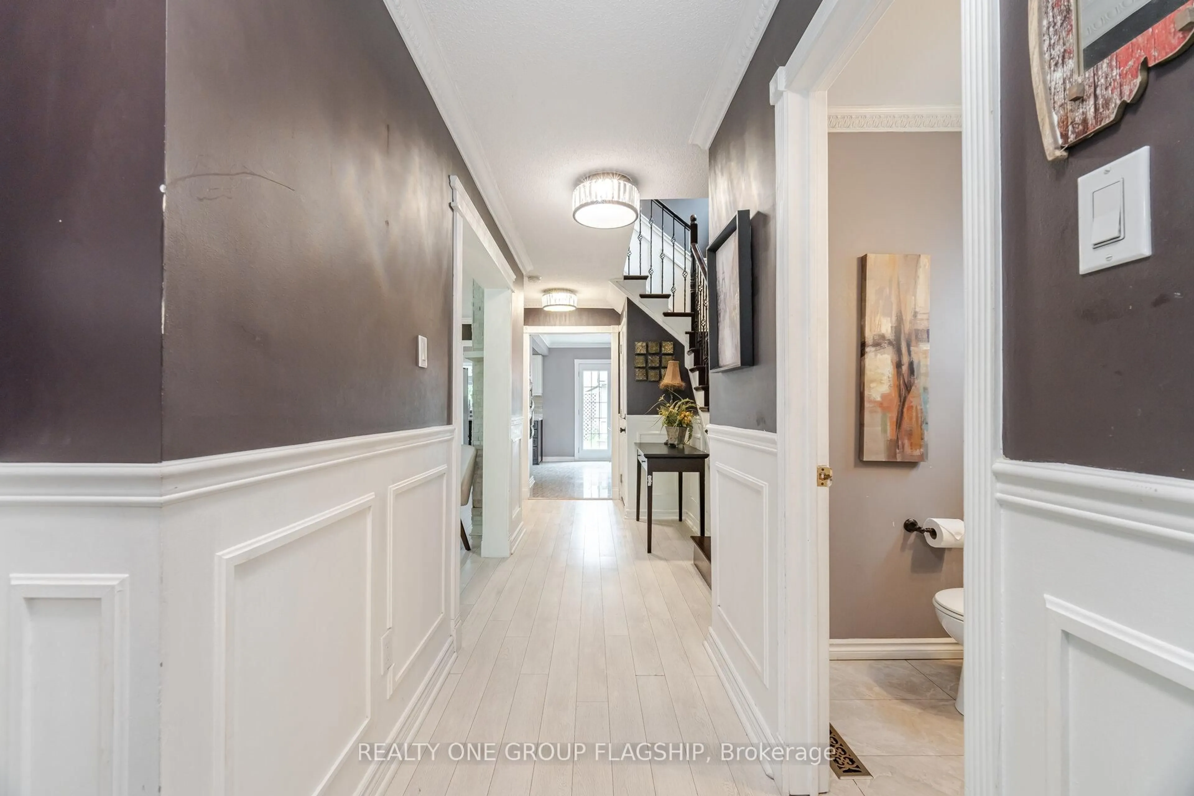 Indoor entryway for 7267 Windbreak Crt, Mississauga Ontario L5N 6K6