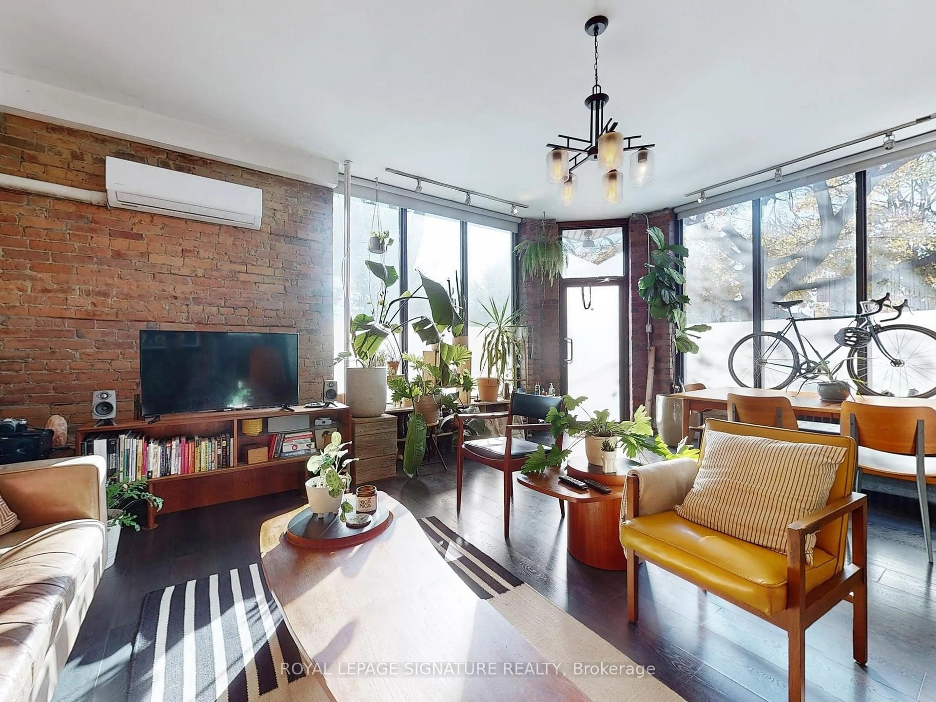 Living room with furniture, unknown for 134 Pendrith St, Toronto Ontario M6G 1R7