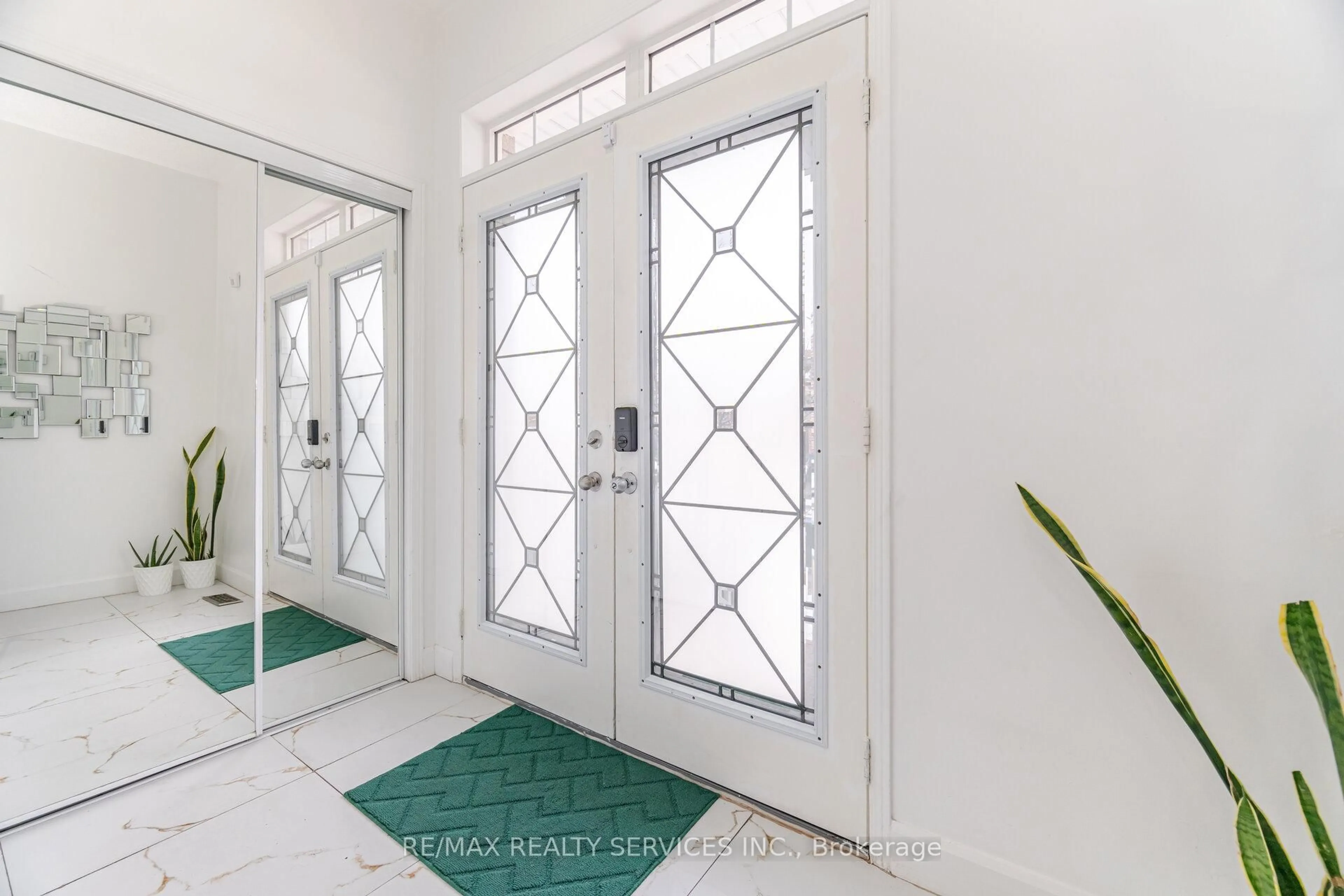 Indoor foyer for 43 Sedgewick Circ, Brampton Ontario L7A 2P6