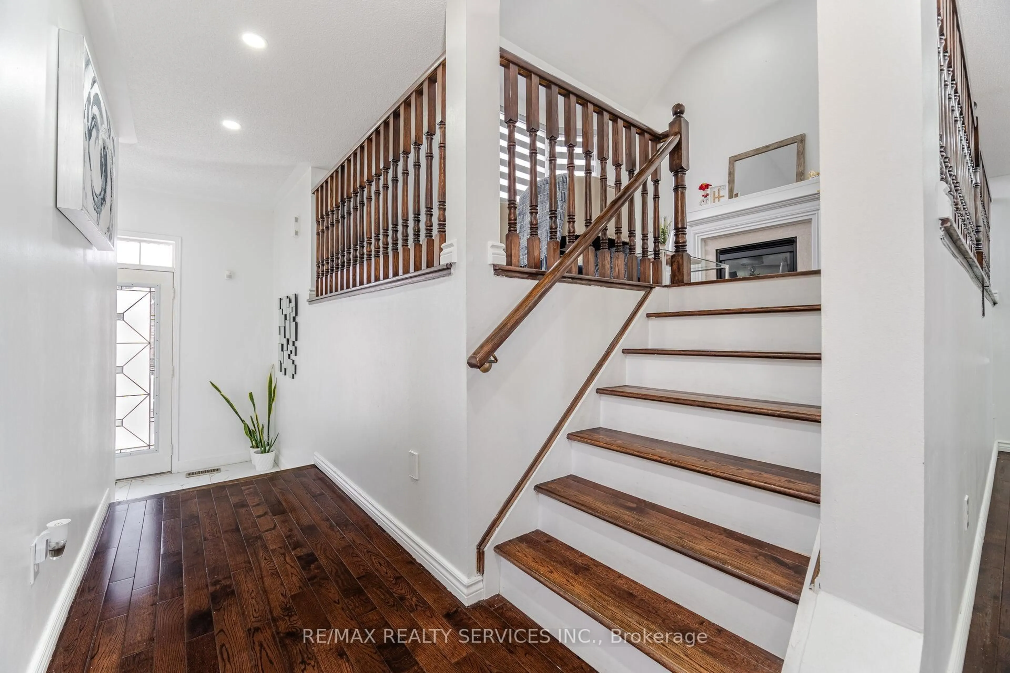 Indoor entryway for 43 Sedgewick Circ, Brampton Ontario L7A 2P6