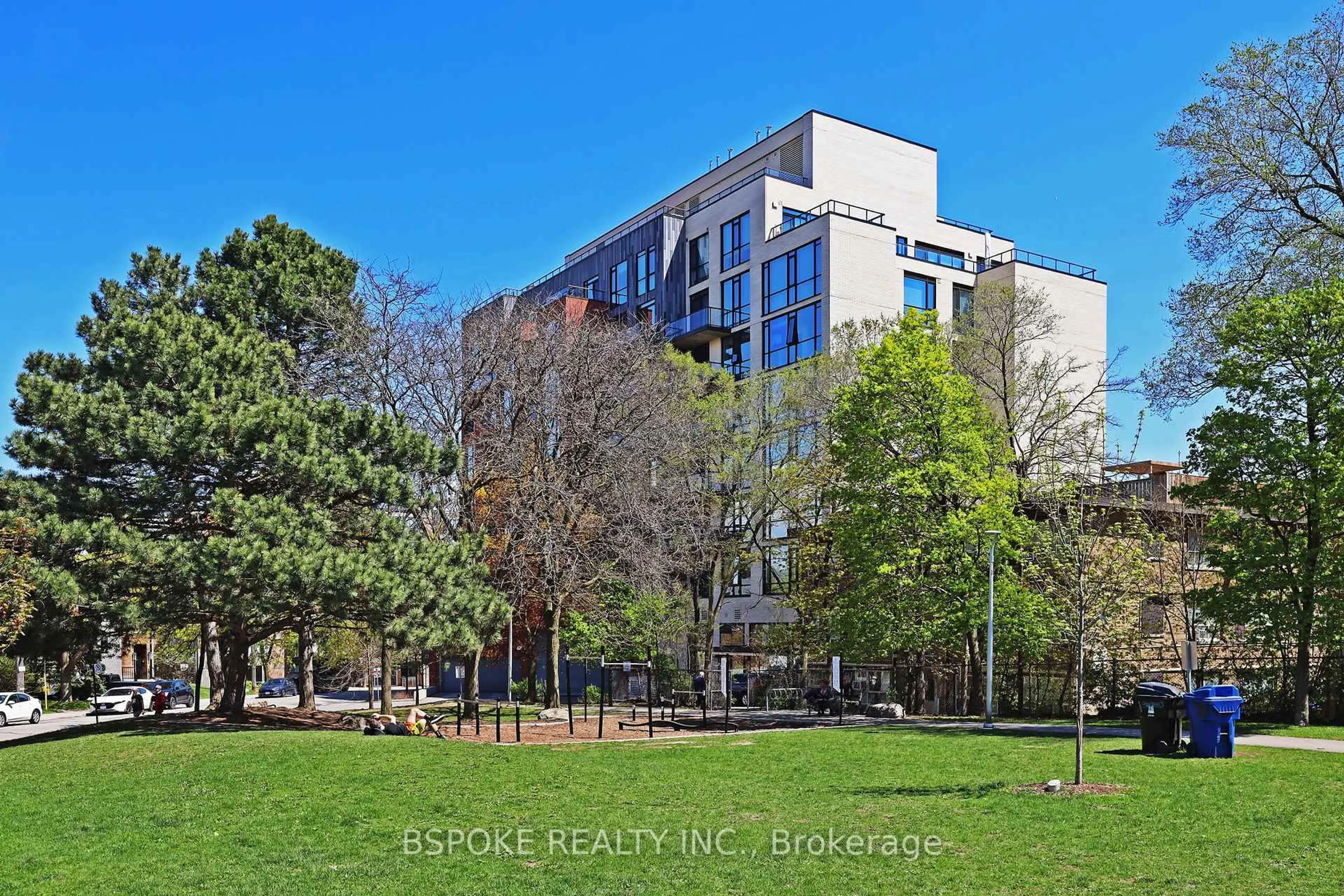 A pic from outside/outdoor area/front of a property/back of a property/a pic from drone, building for 2118 Bloor St #501, Toronto Ontario M6S 0A6