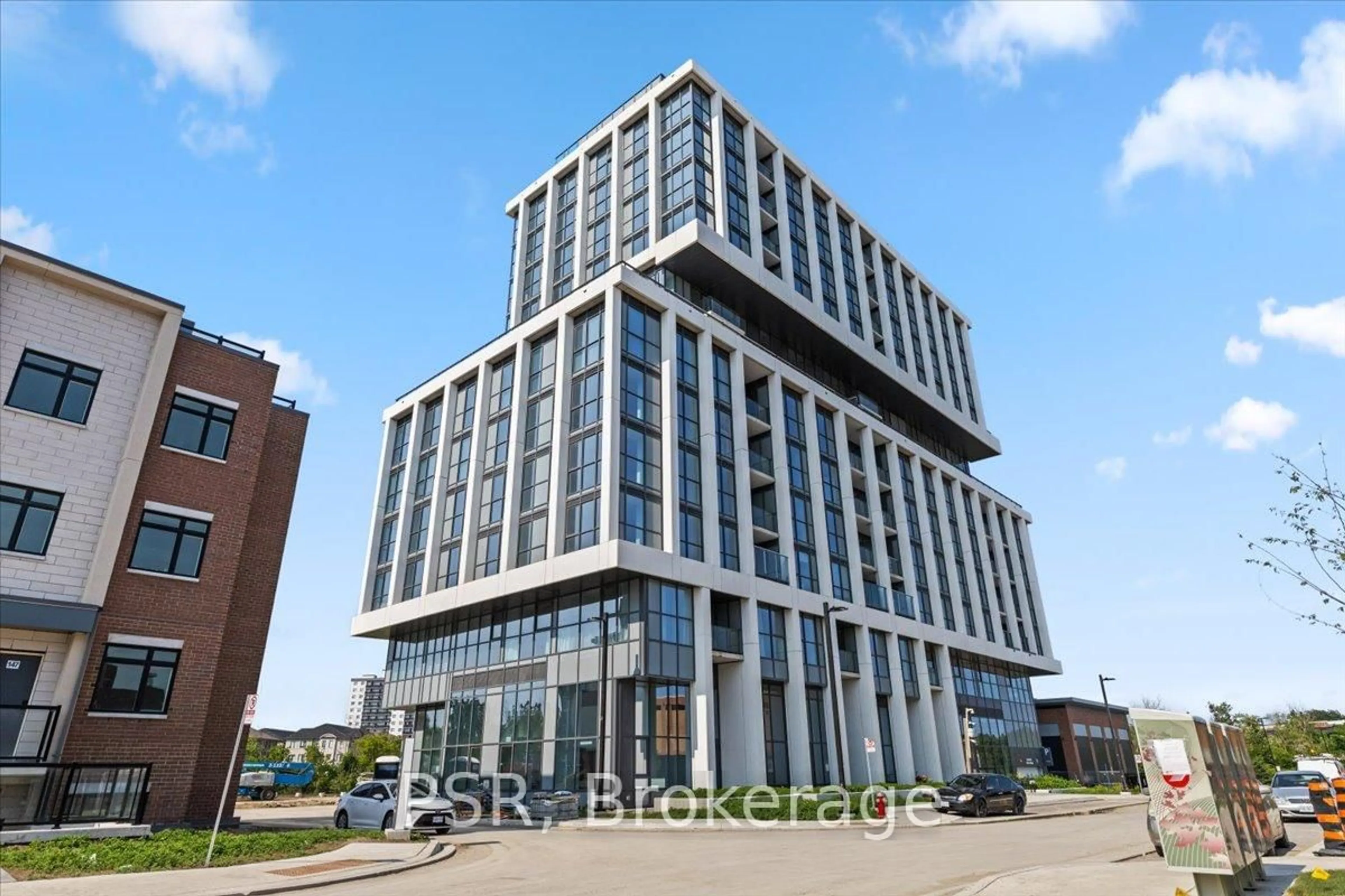 Indoor foyer for 1063 Douglas Mccurdy Comm Circ #1008, Mississauga Ontario L5L 3H9