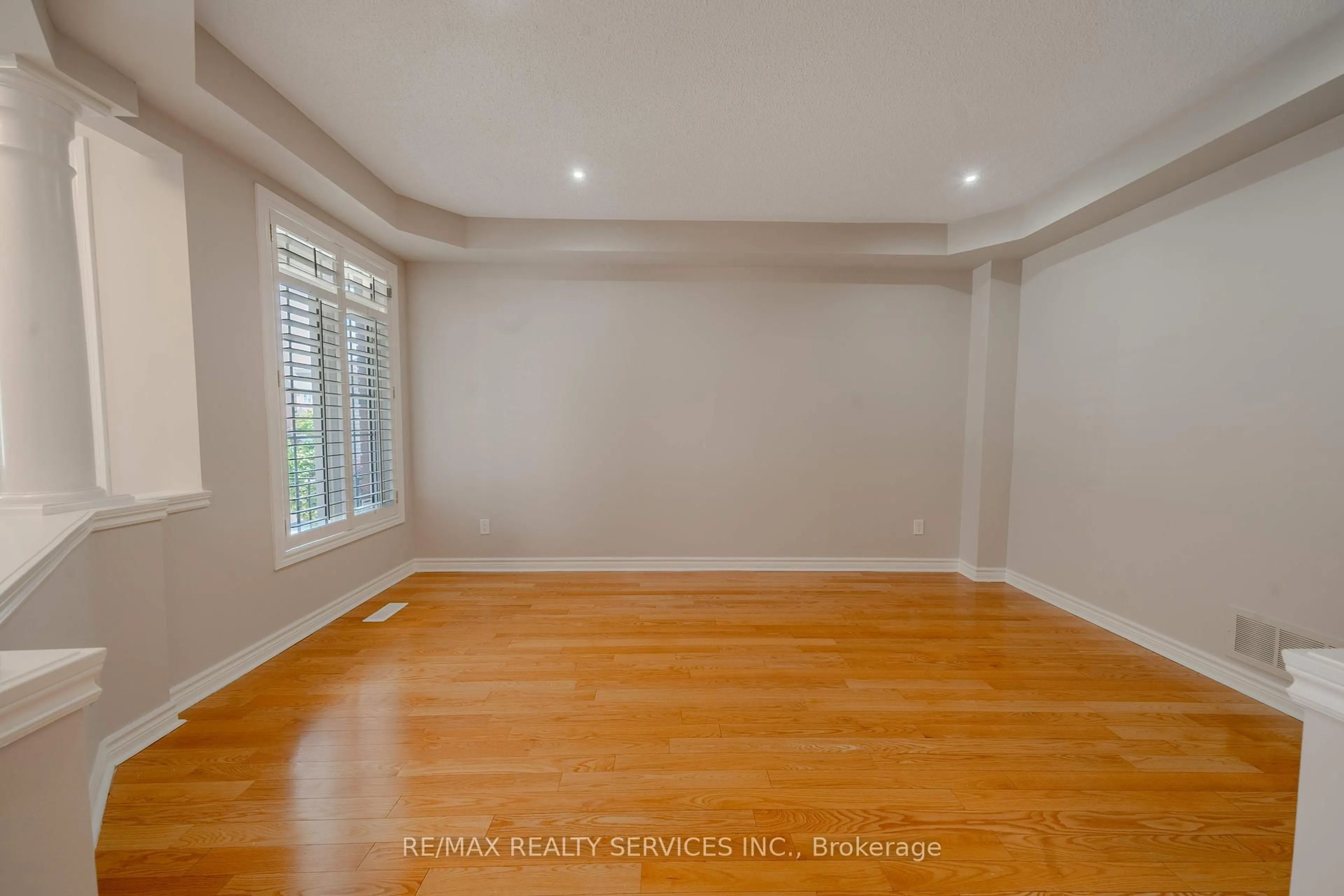 A pic of a room for 5918 Bassinger Pl, Mississauga Ontario L5M 6K5