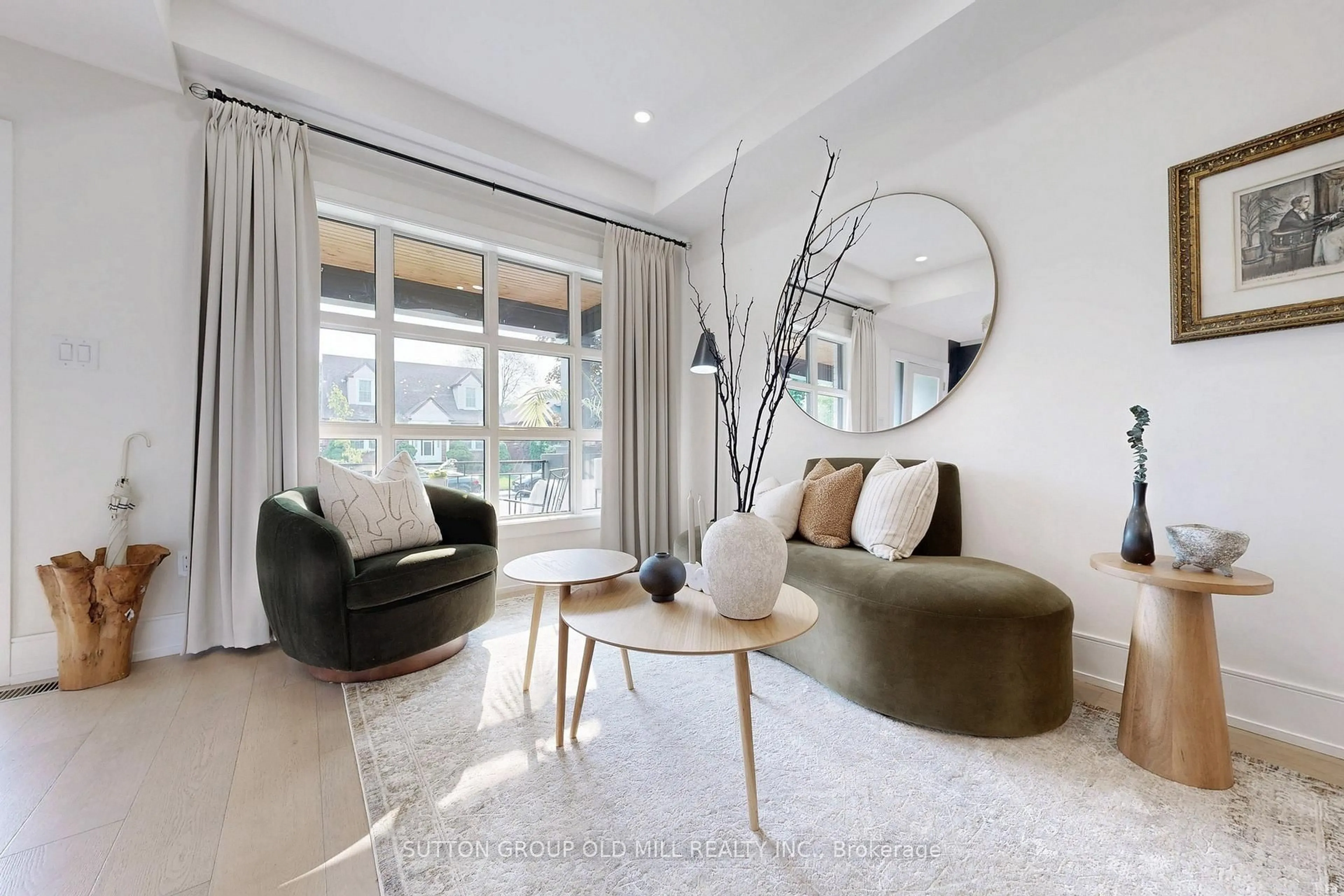 Living room with furniture, unknown for 171 Brookside Ave, Toronto Ontario M6S 4G8