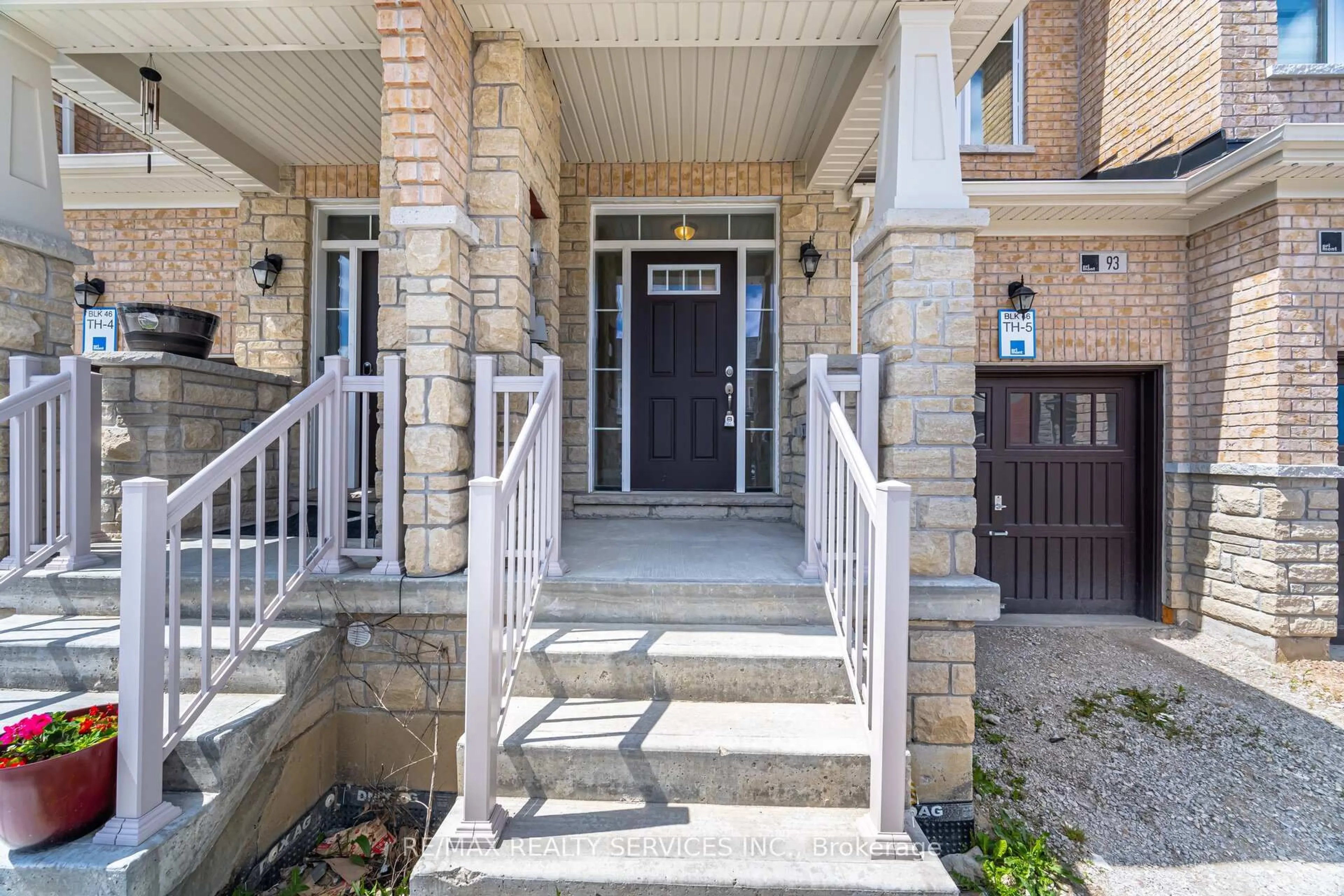 Indoor entryway for 93 Royal Fern Cres, Caledon Ontario L7C 4G9