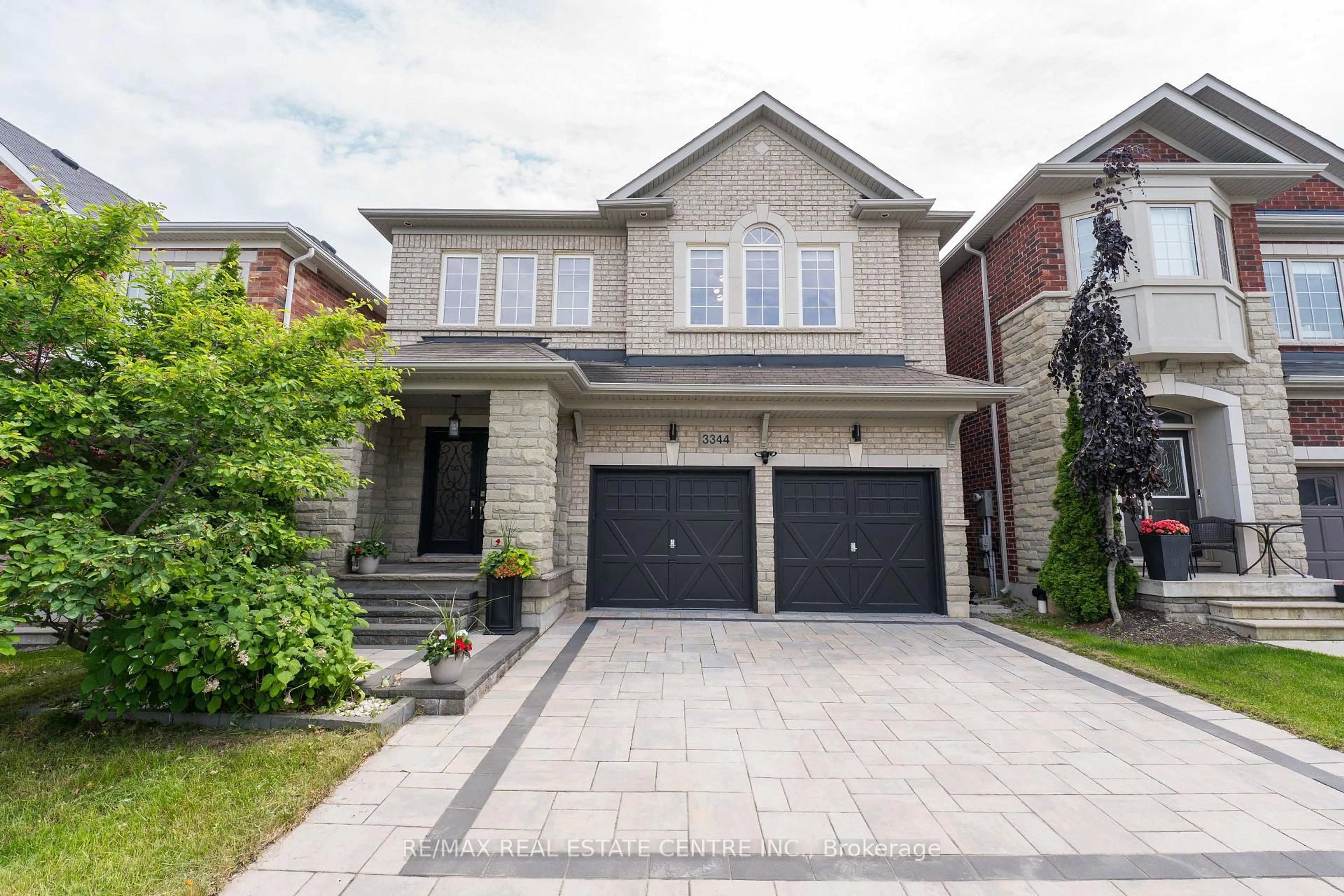 Home with brick exterior material, street for 3344 Pottery Dr, Burlington Ontario L7M 0L3