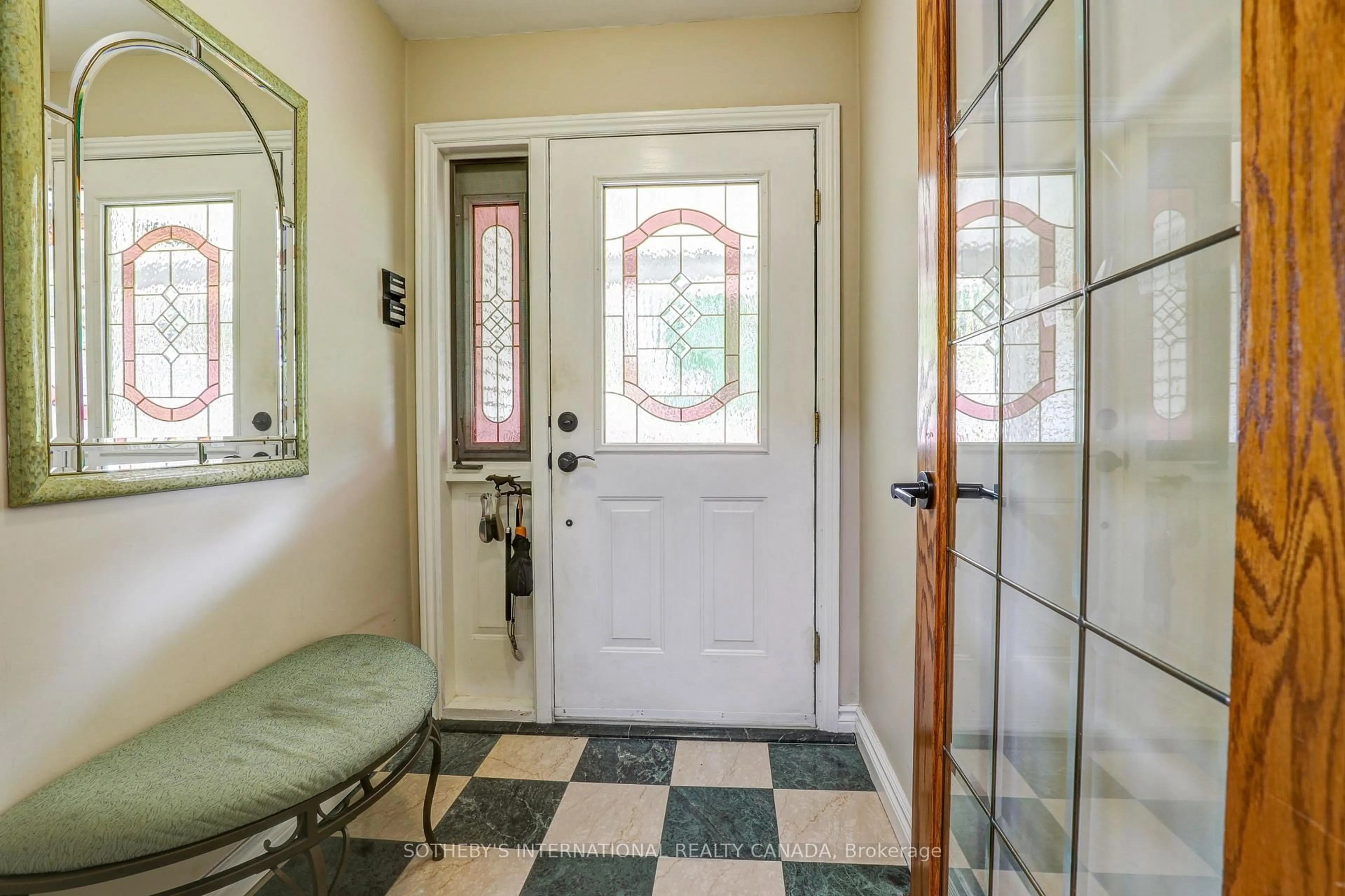 Indoor entryway for 8 Hunting Rdge, Toronto Ontario M9R 1B5