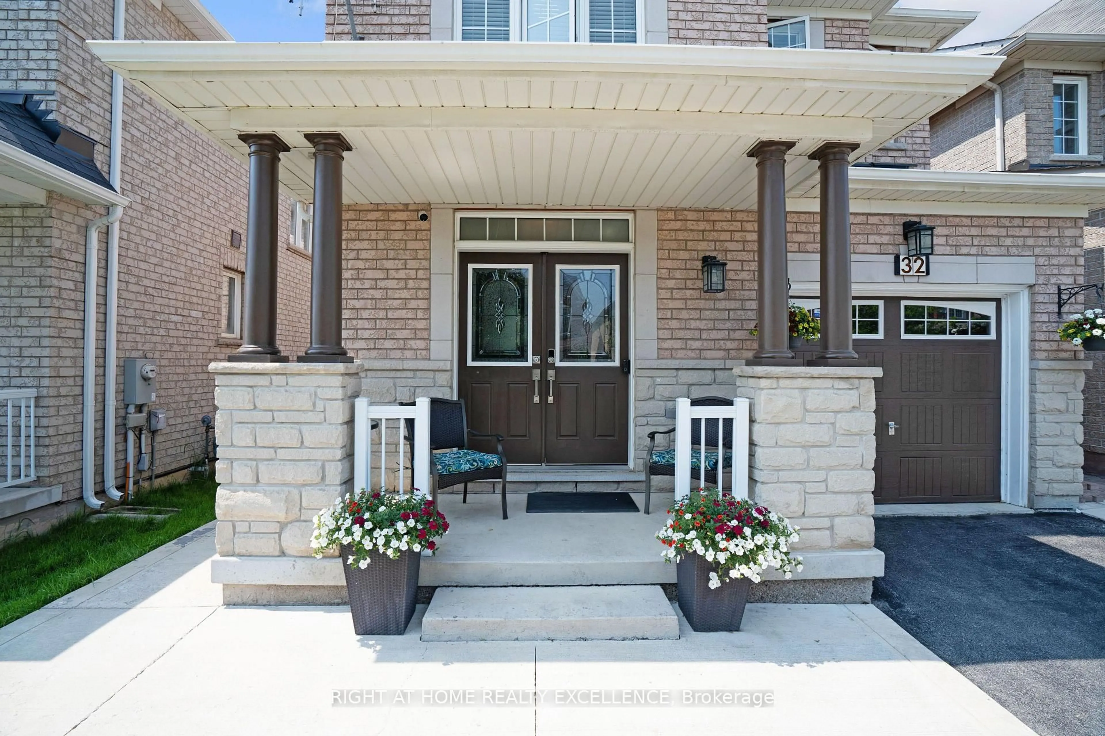 Unknown for 32 Matthew Harrison St, Brampton Ontario L6P 3H1