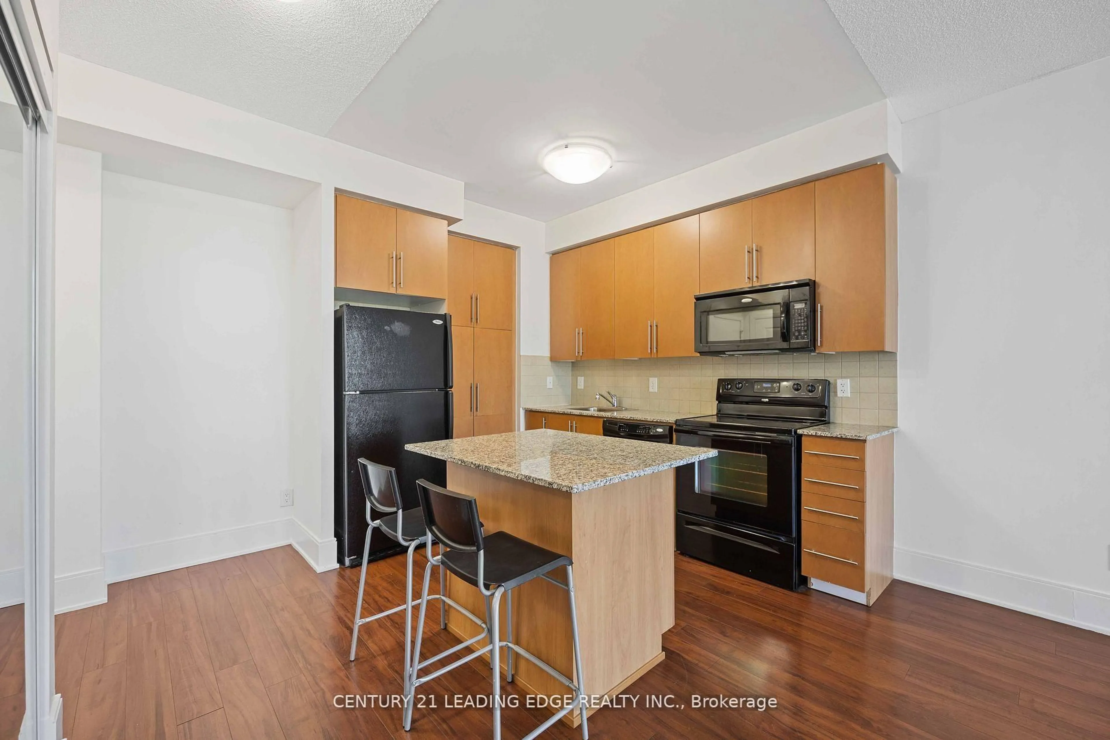 Standard kitchen, unknown for 330 BURNHAMTHORPE Rd #1506, Mississauga Ontario L5B 0E1