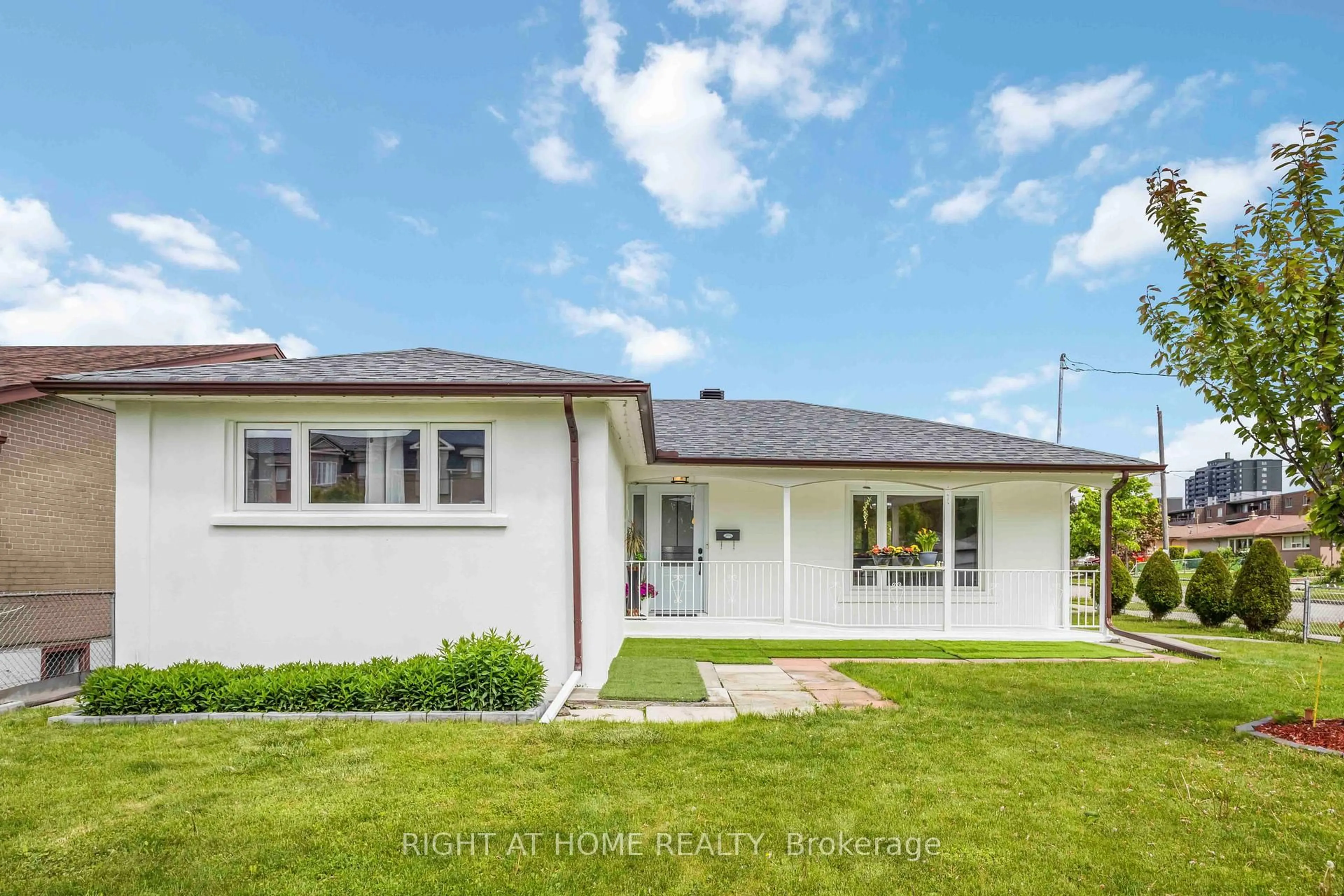 Unknown for 16 Frith Rd, Toronto Ontario M3N 1G1