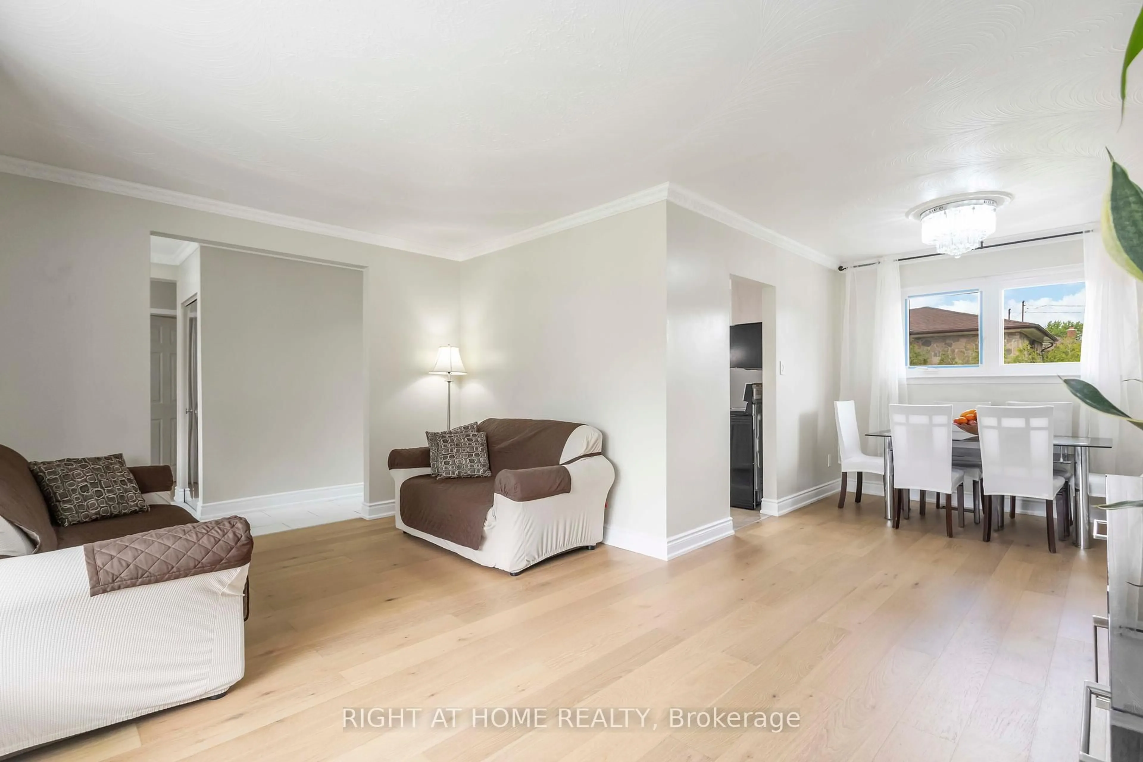 Living room with furniture, wood/laminate floor for 16 Frith Rd, Toronto Ontario M3N 1G1