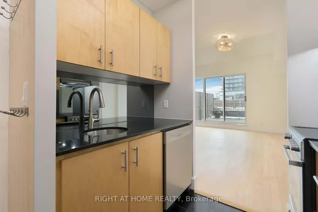 Additional image 7 of 2737 Keele St Unit 227
