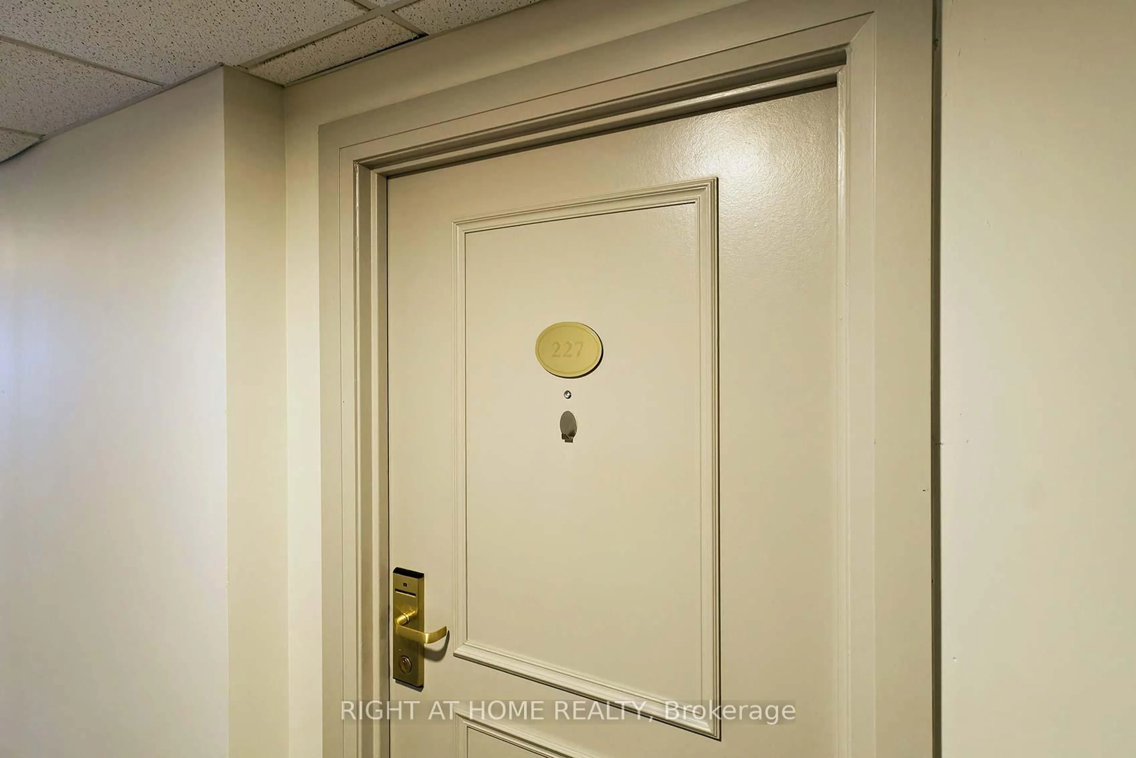Unknown for 2737 Keele St #227, Toronto Ontario M3M 2E9