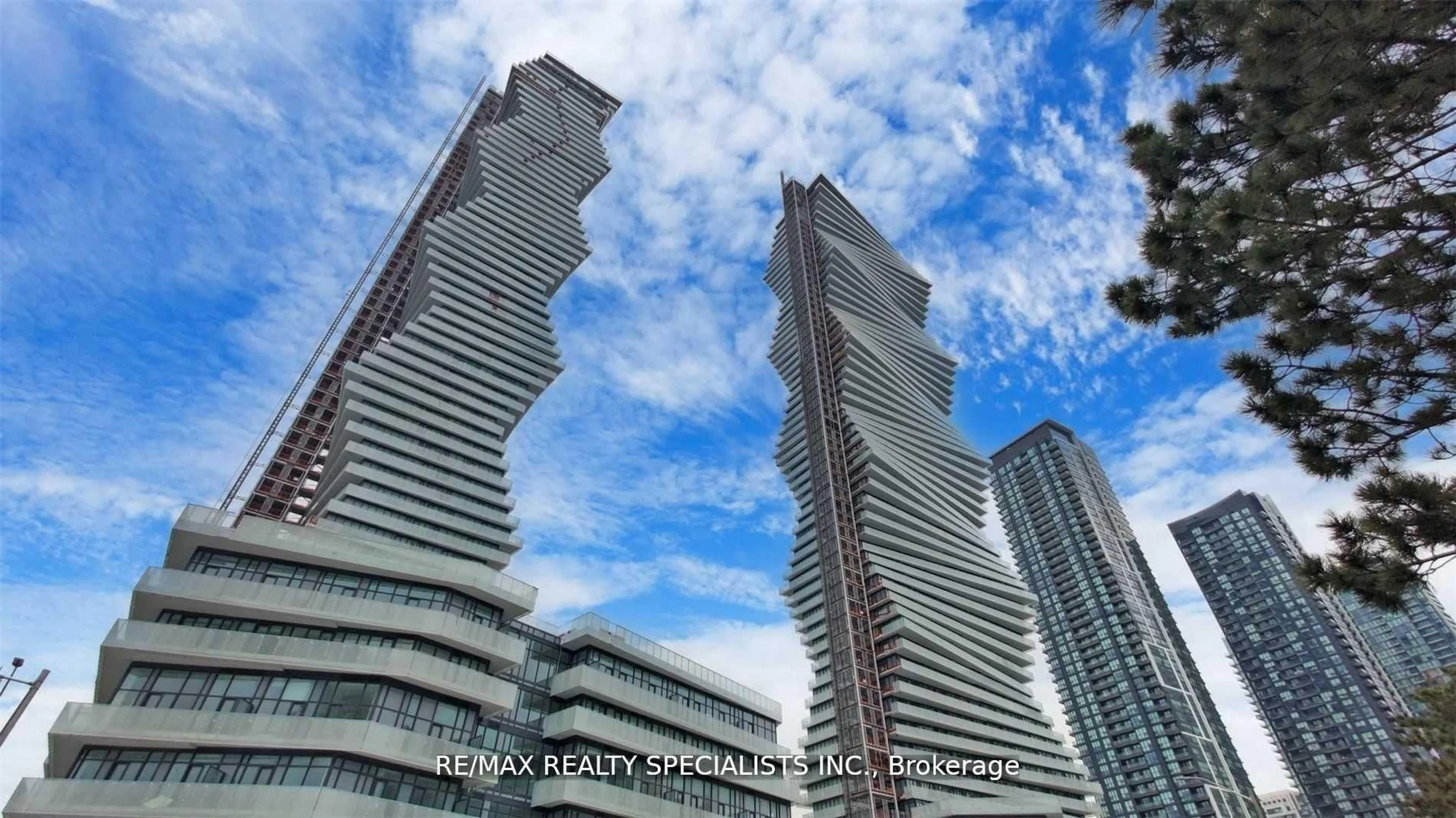 Indoor foyer for 3900 Confederation Pkwy #211, Mississauga Ontario L5B 3Y1