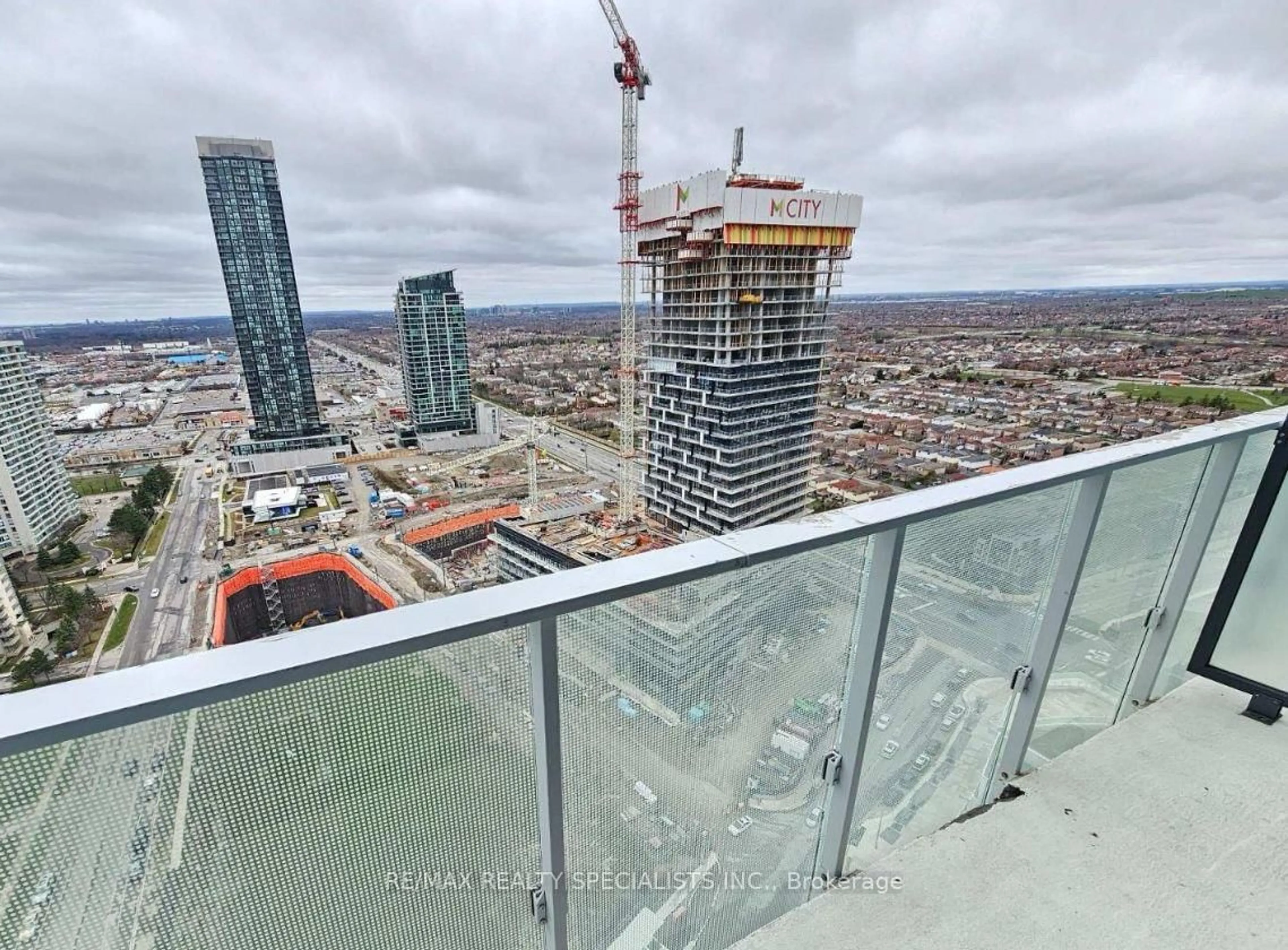 Unknown for 3900 Confederation Pkwy #211, Mississauga Ontario L5B 3Y1
