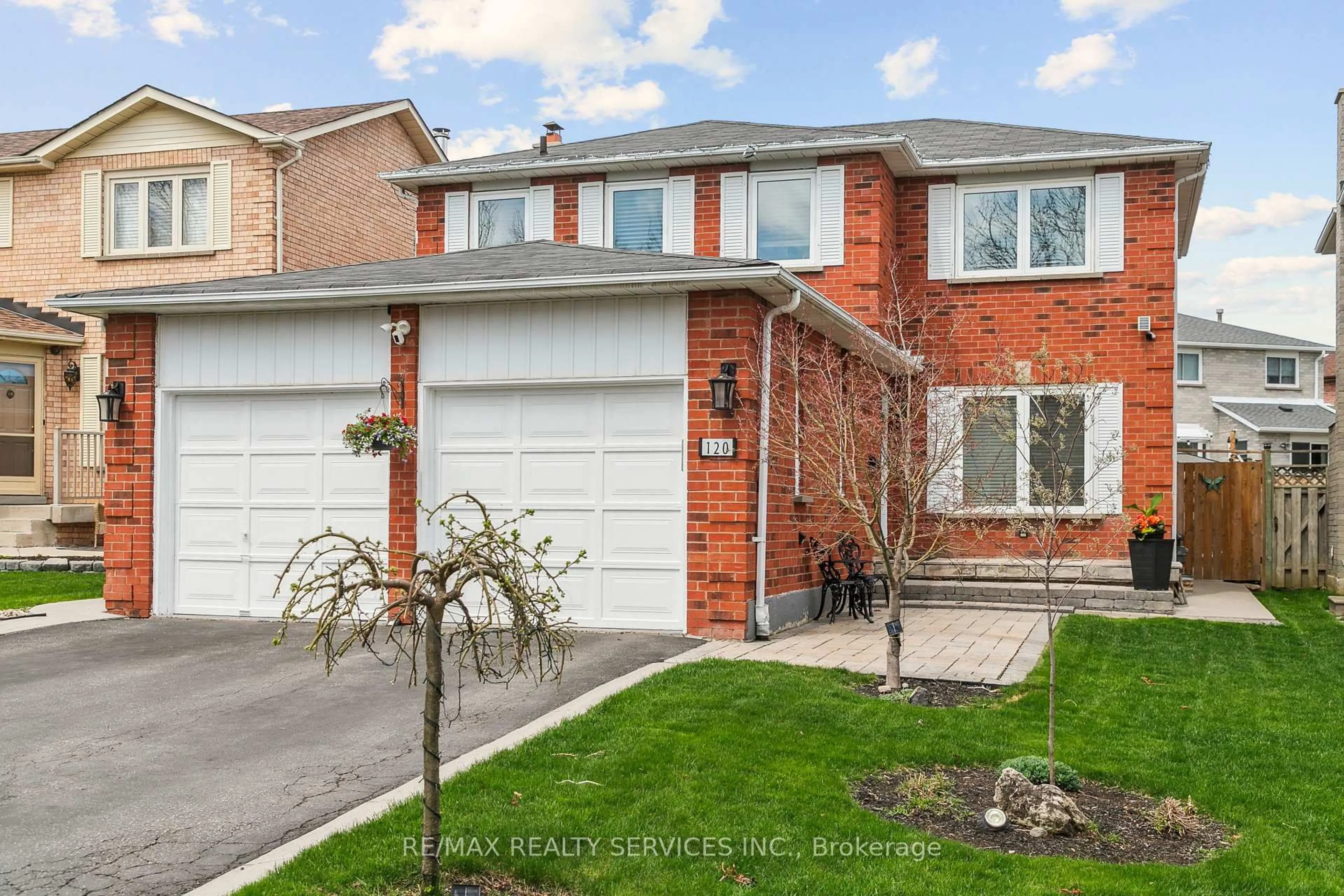 Home with brick exterior material, street for 120 Flowertown Ave, Brampton Ontario L6X 3Y6