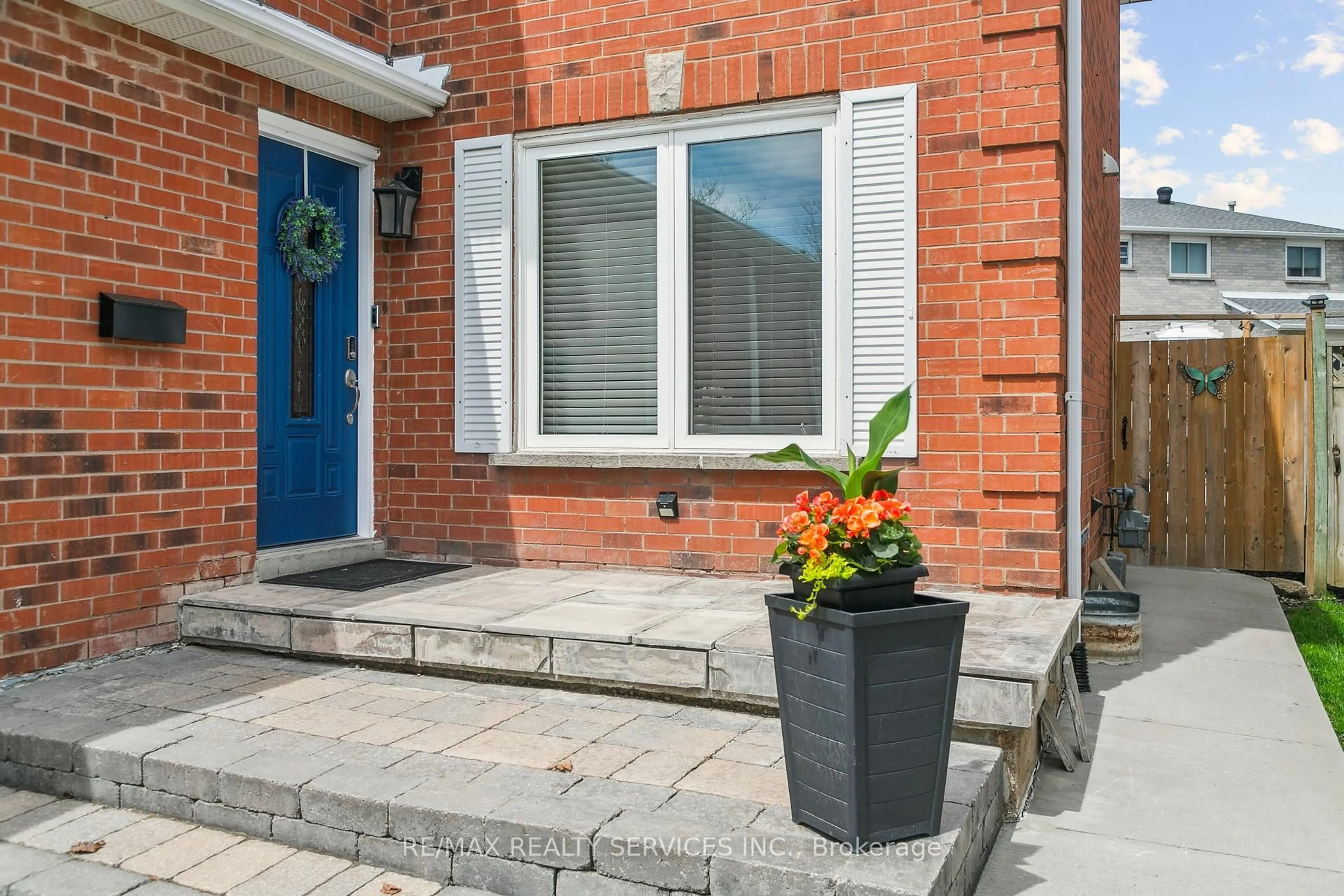 Unknown for 120 Flowertown Ave, Brampton Ontario L6X 3Y6