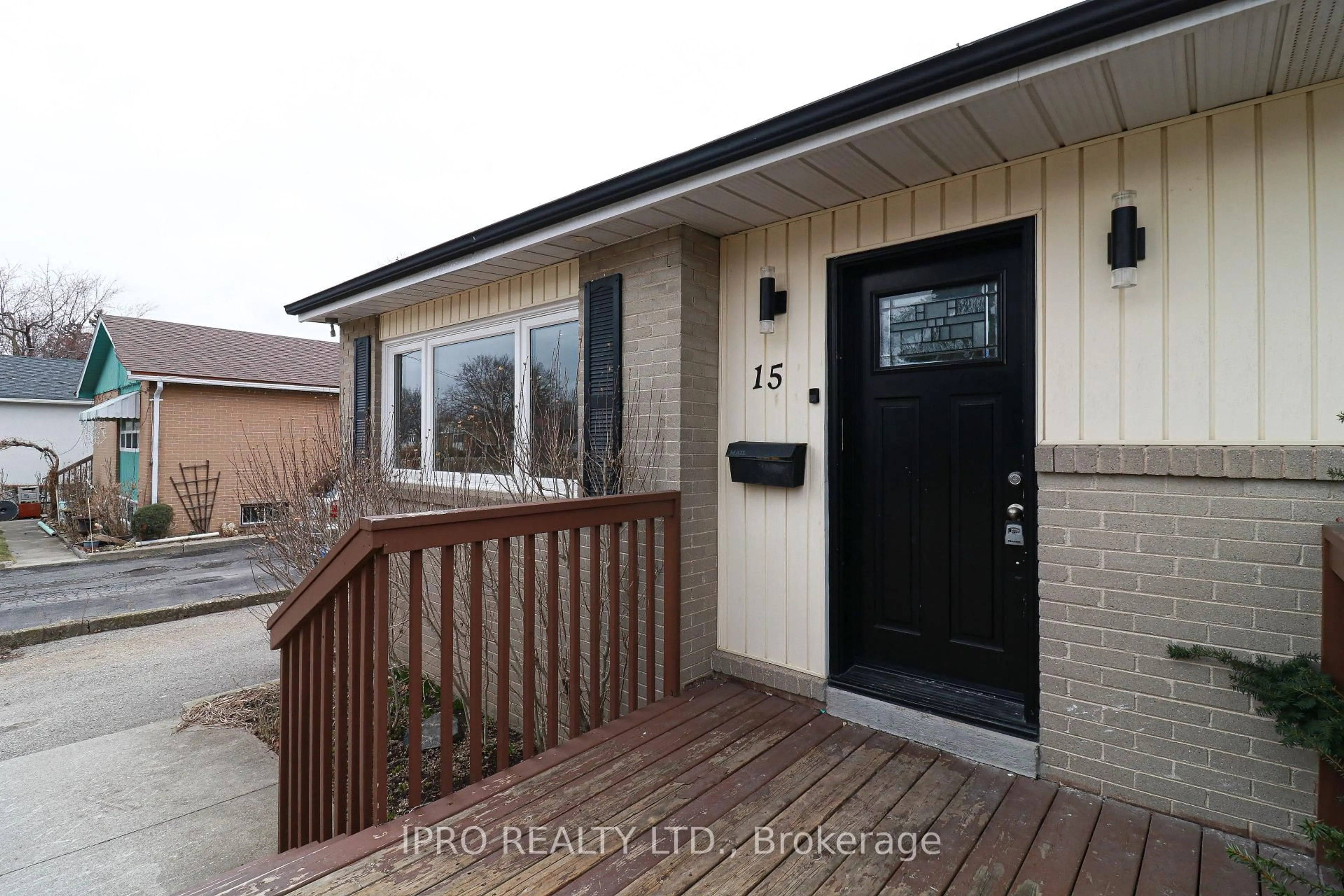 Unknown for 15 Golding Ave, Brampton Ontario L6W 1M5