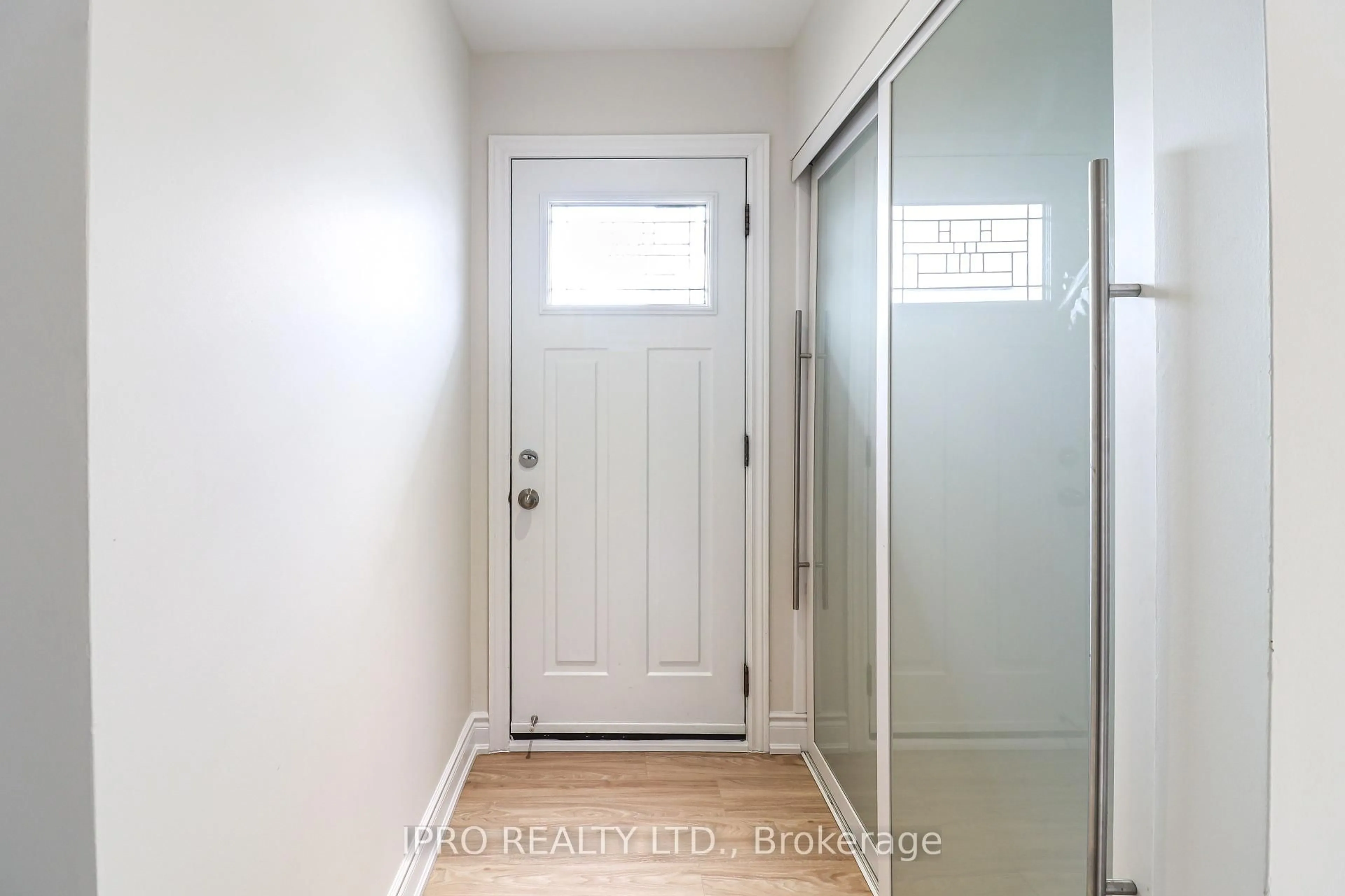 Indoor entryway for 15 Golding Ave, Brampton Ontario L6W 1M5