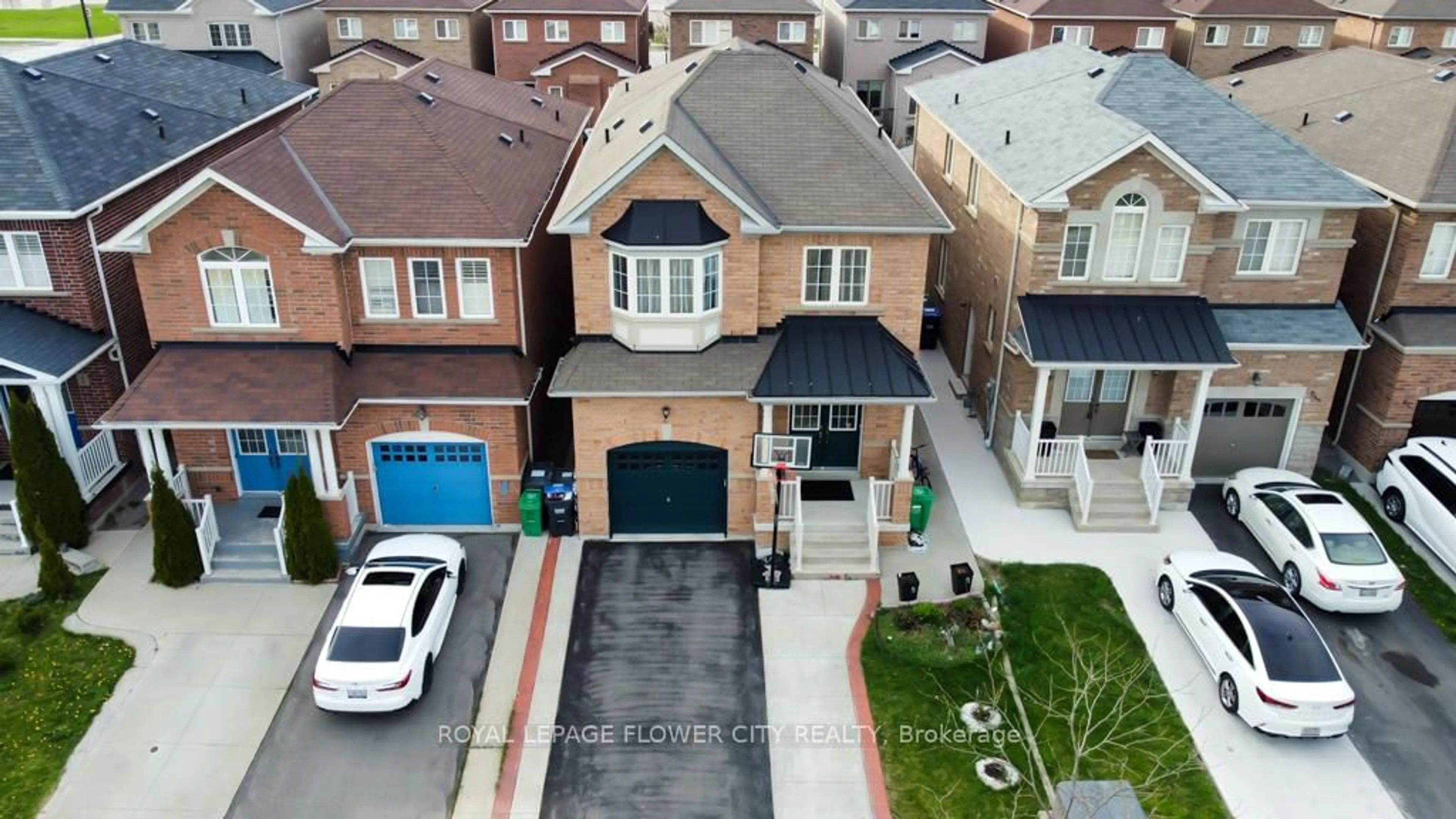 A pic from outside/outdoor area/front of a property/back of a property/a pic from drone, street for 8 Washburn Rd, Brampton Ontario L6P 3V7