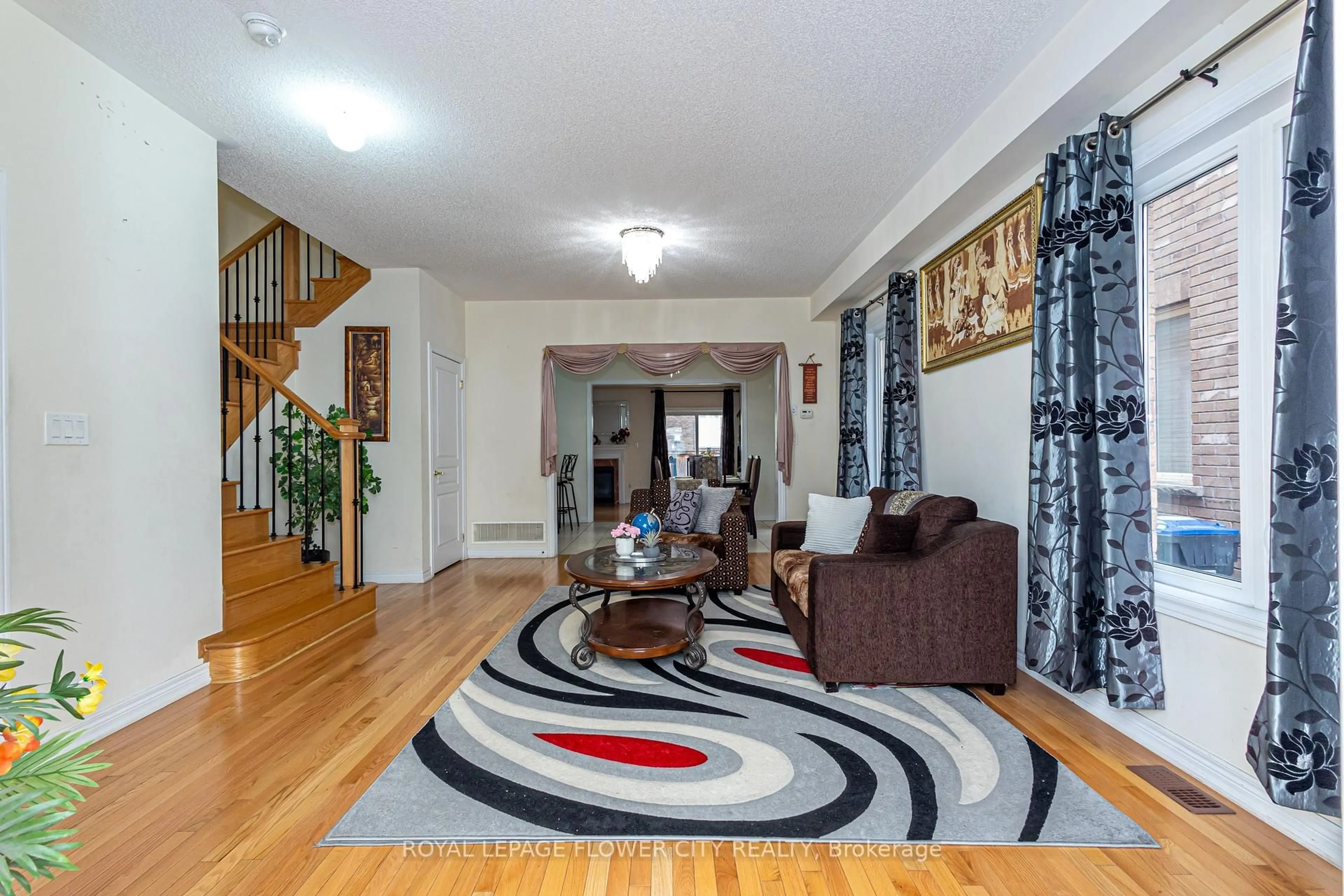 Unknown for 8 Washburn Rd, Brampton Ontario L6P 3V7