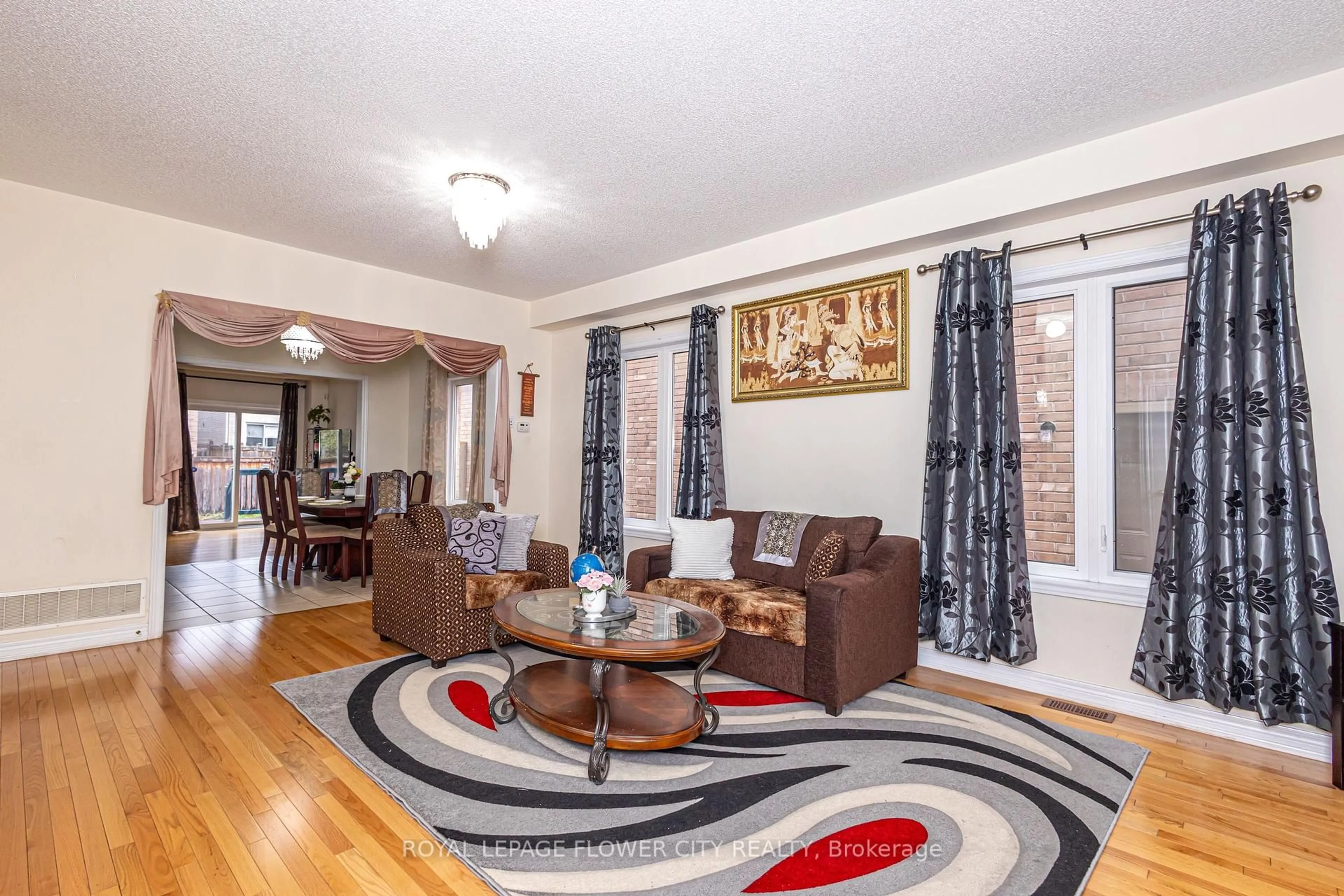 Living room with furniture, unknown for 8 Washburn Rd, Brampton Ontario L6P 3V7