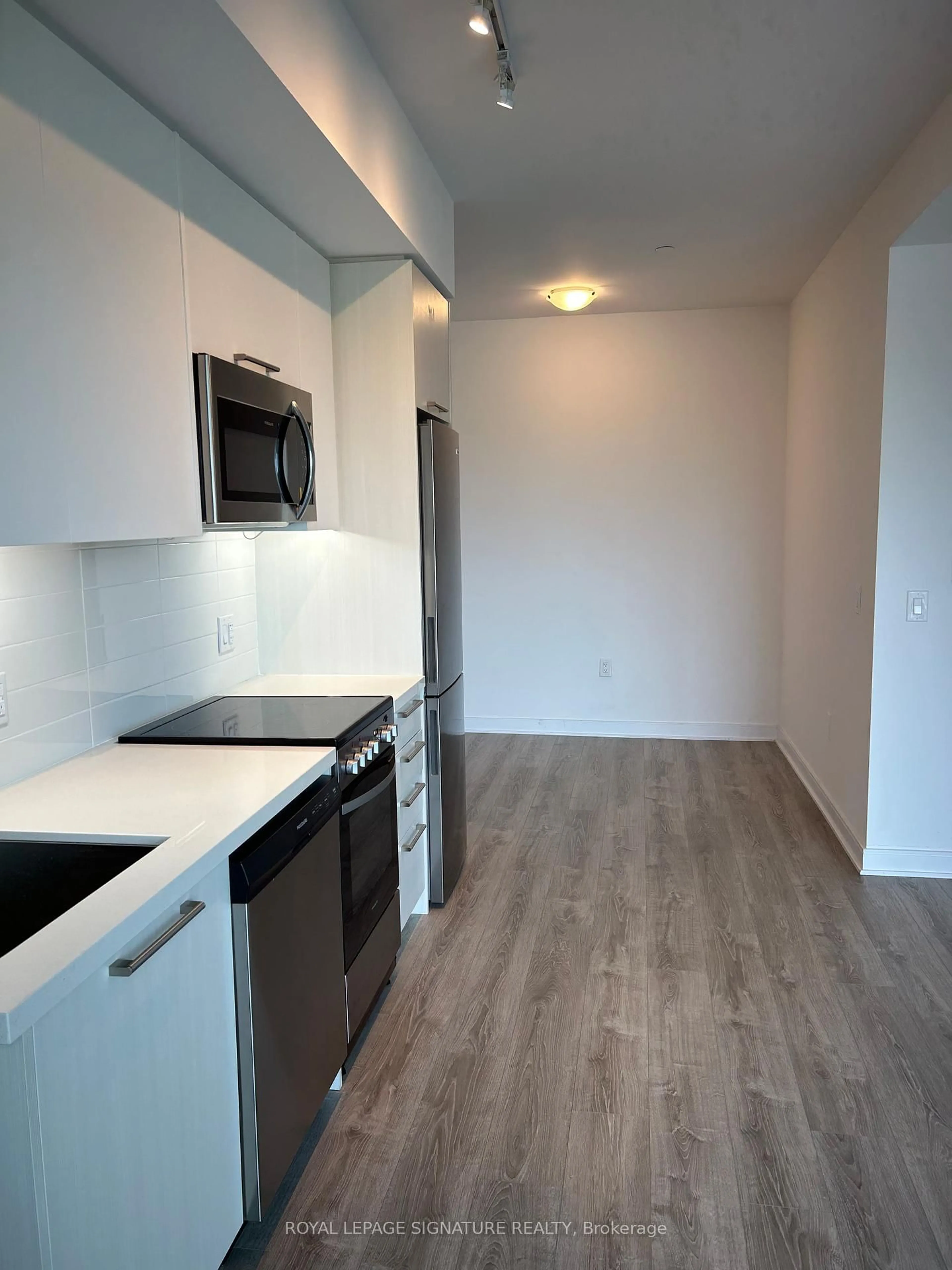 Standard kitchen, unknown for 25 Neighbourhood Lane #1012, Toronto Ontario M8Y 0C4