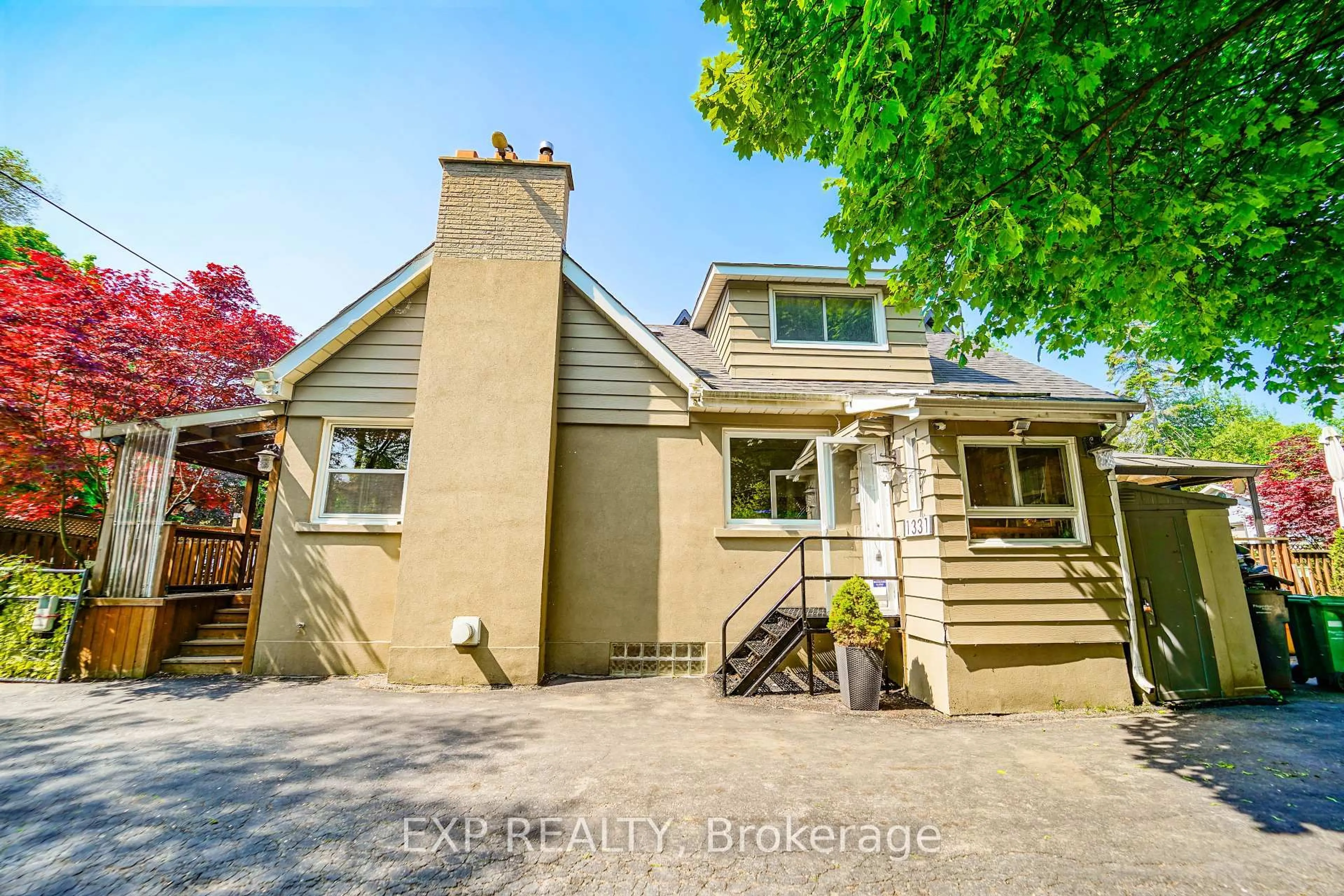 A pic from outside/outdoor area/front of a property/back of a property/a pic from drone, street for 1331 St. James Ave, Mississauga Ontario L5E 1J3