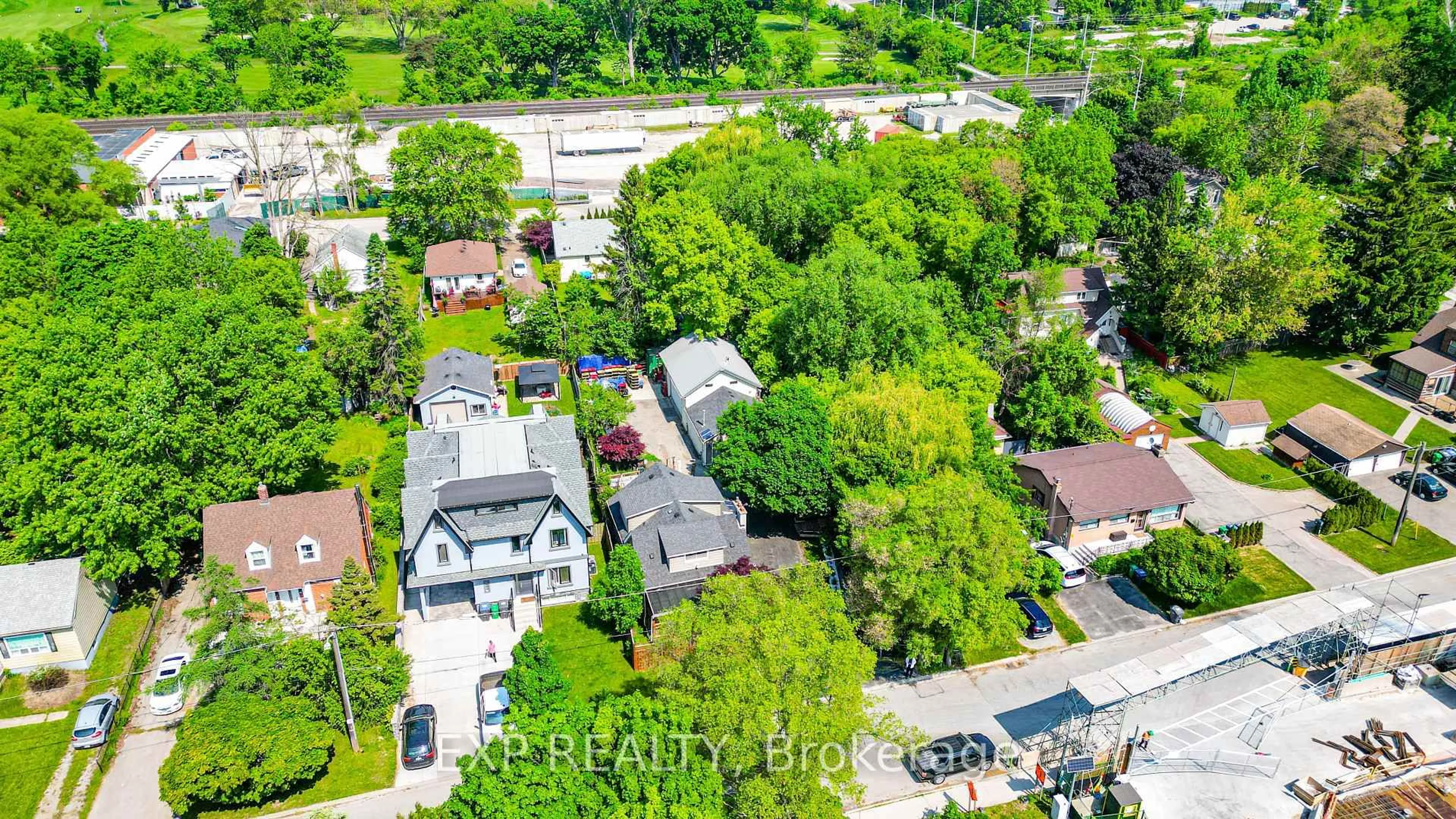A pic from outside/outdoor area/front of a property/back of a property/a pic from drone, street for 1331 St. James Ave, Mississauga Ontario L5E 1J3