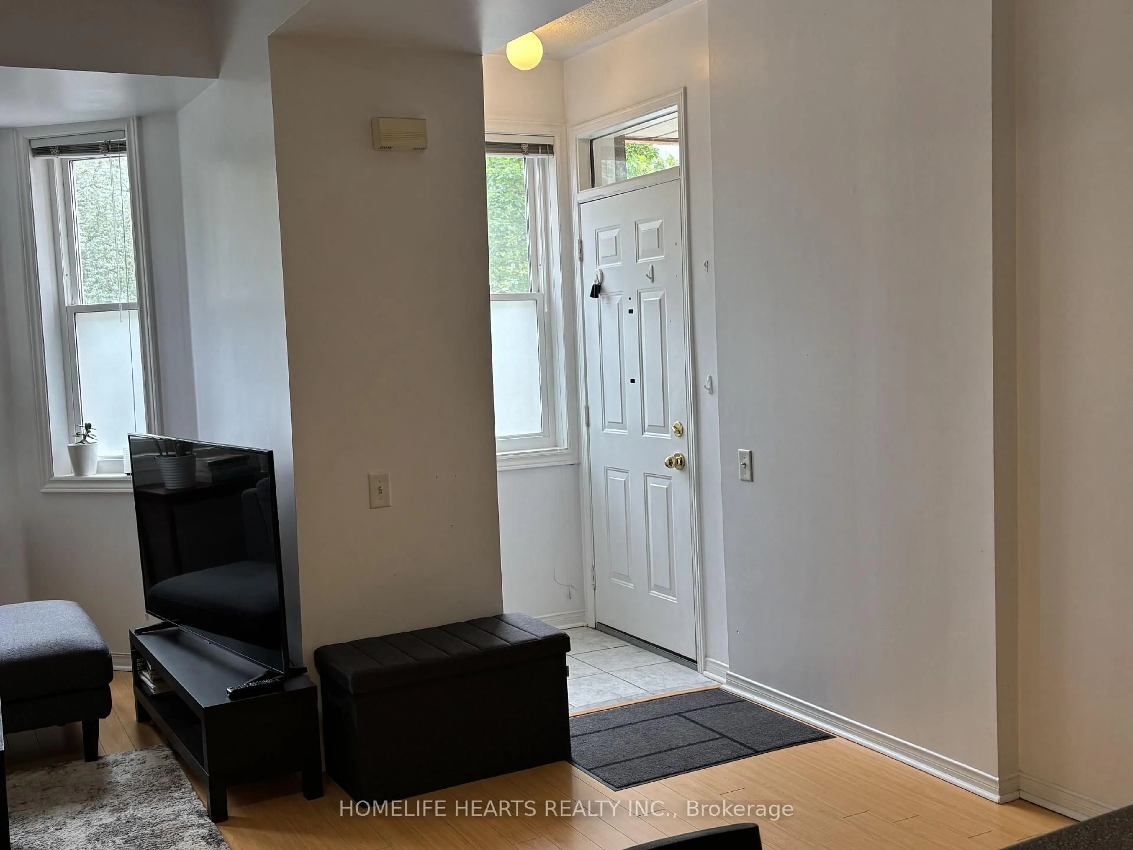 Indoor entryway for 760 Lawrence Ave #197, Toronto Ontario M6A 3E7