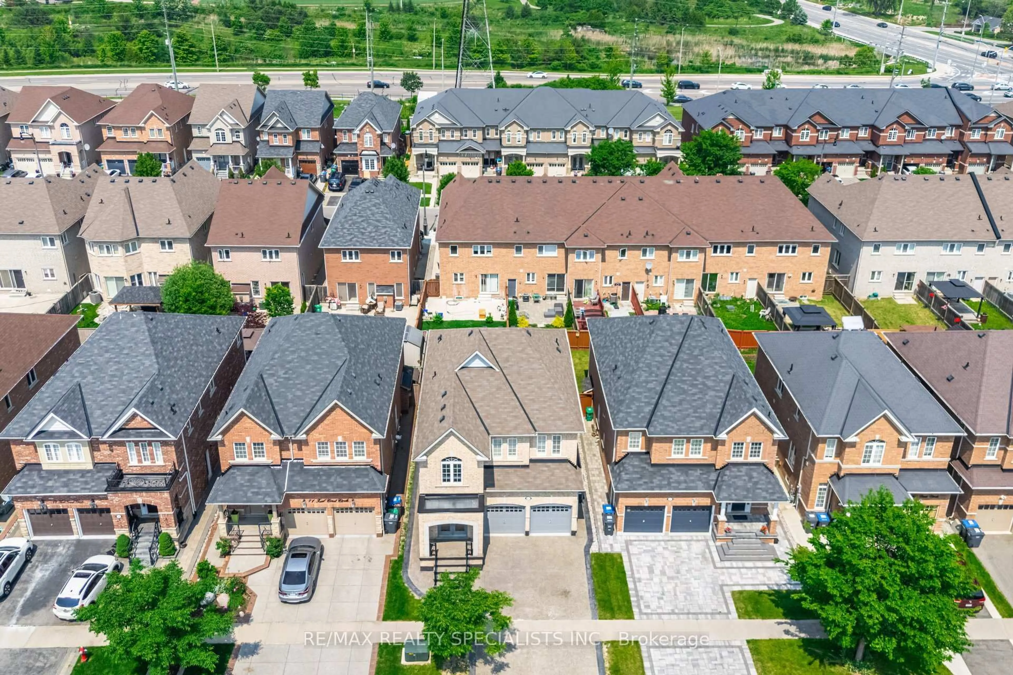 A pic from outside/outdoor area/front of a property/back of a property/a pic from drone, street for 23 Teal Crest Circ, Brampton Ontario L6X 2Z6