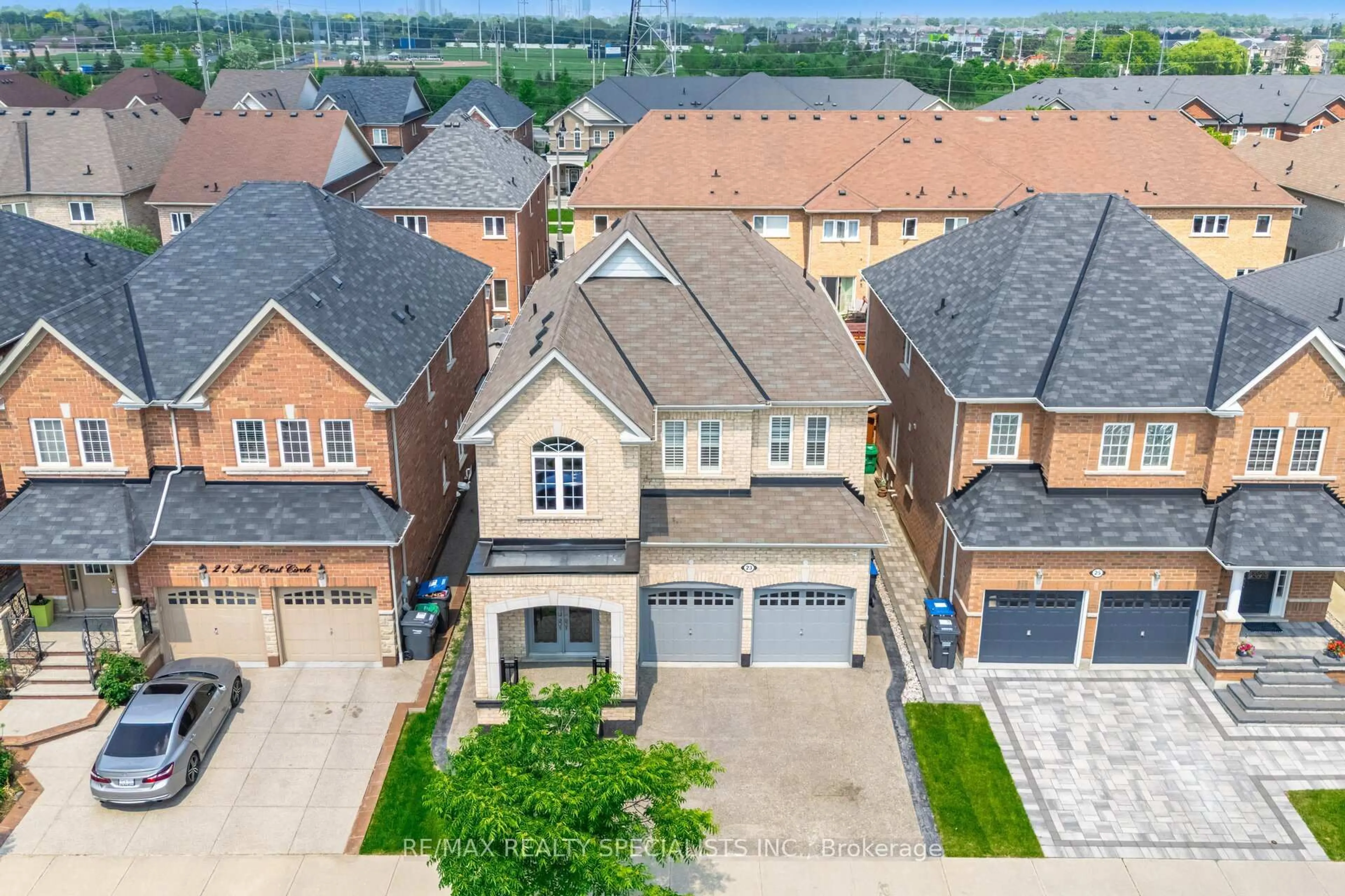 A pic from outside/outdoor area/front of a property/back of a property/a pic from drone, street for 23 Teal Crest Circ, Brampton Ontario L6X 2Z6
