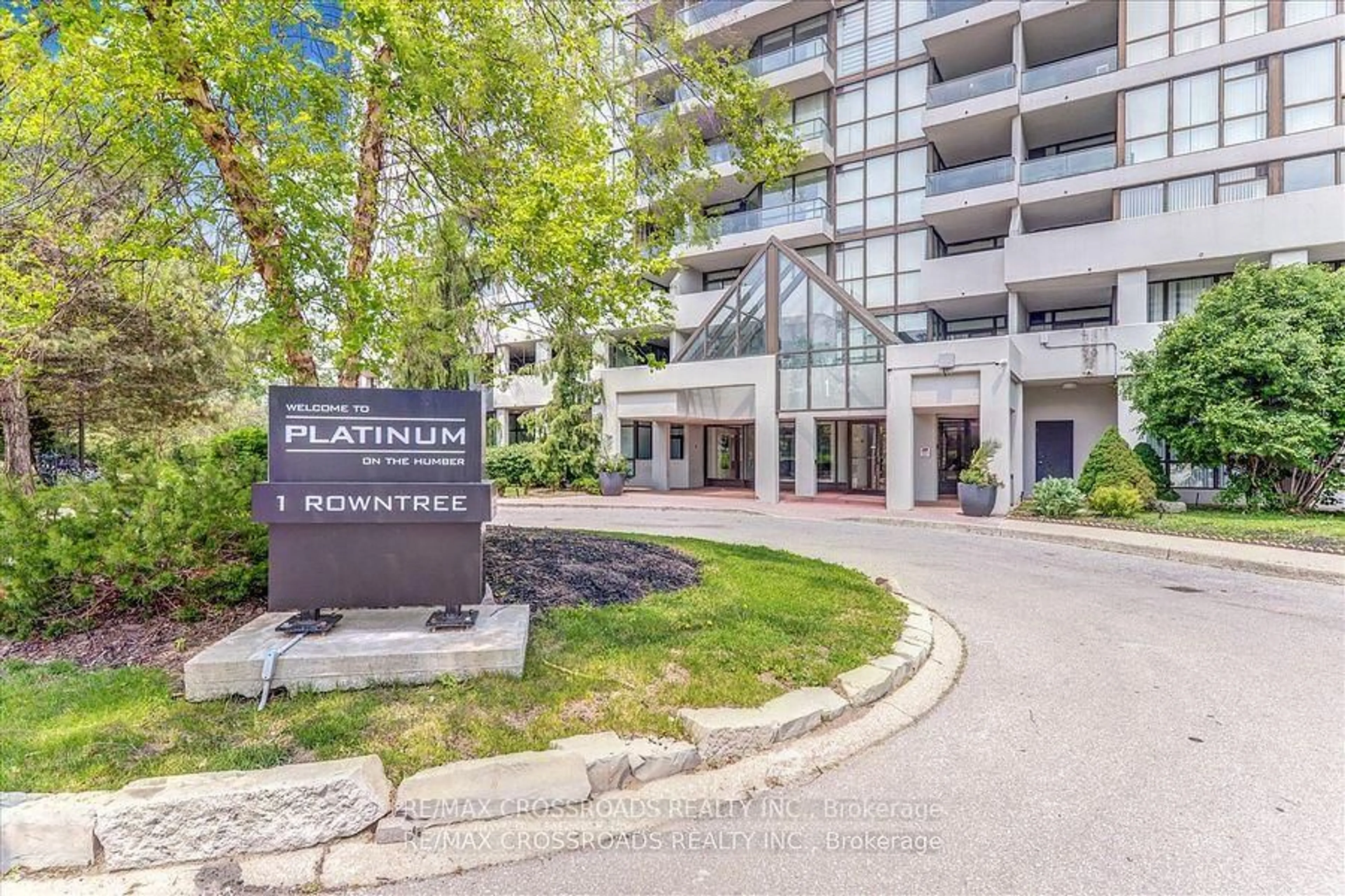 Indoor foyer for 1 Rowntree Rd #514, Toronto Ontario M9V 5G7