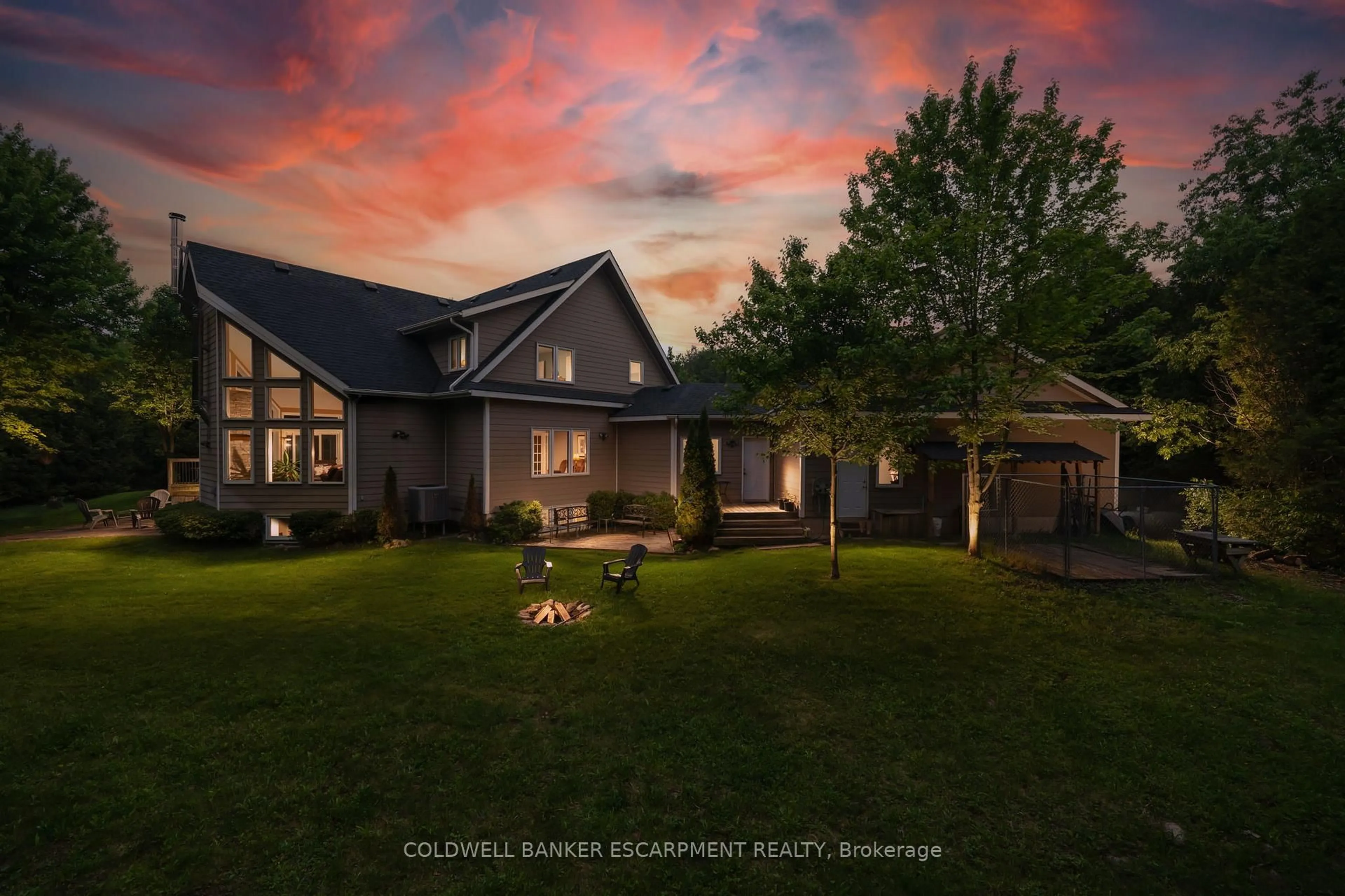 A pic from outside/outdoor area/front of a property/back of a property/a pic from drone, unknown for 13601 Guelph Line, Milton Ontario N0B 2K0