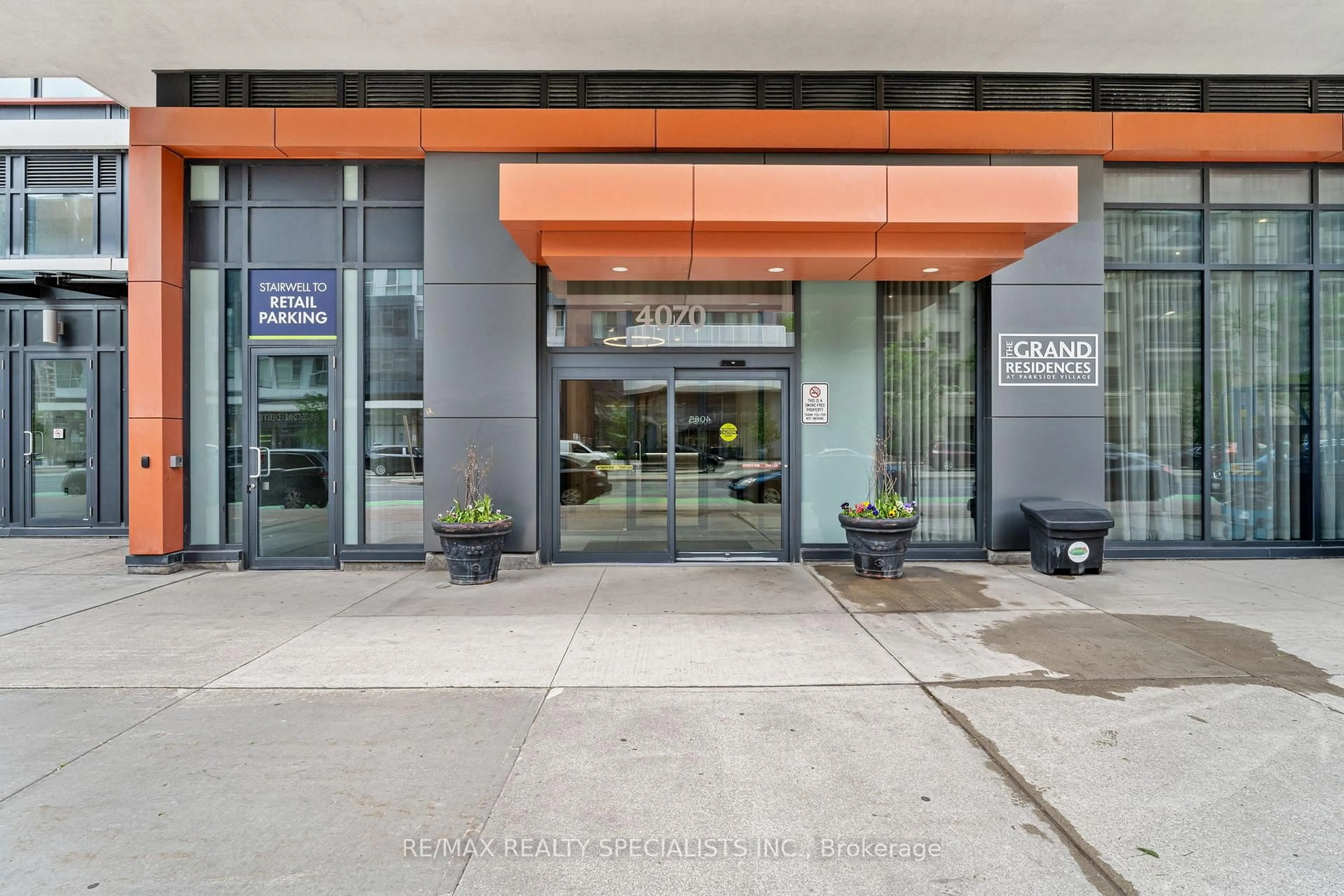 Indoor foyer for 4070 Confederation Pkwy #2501, Mississauga Ontario L5B 0E9
