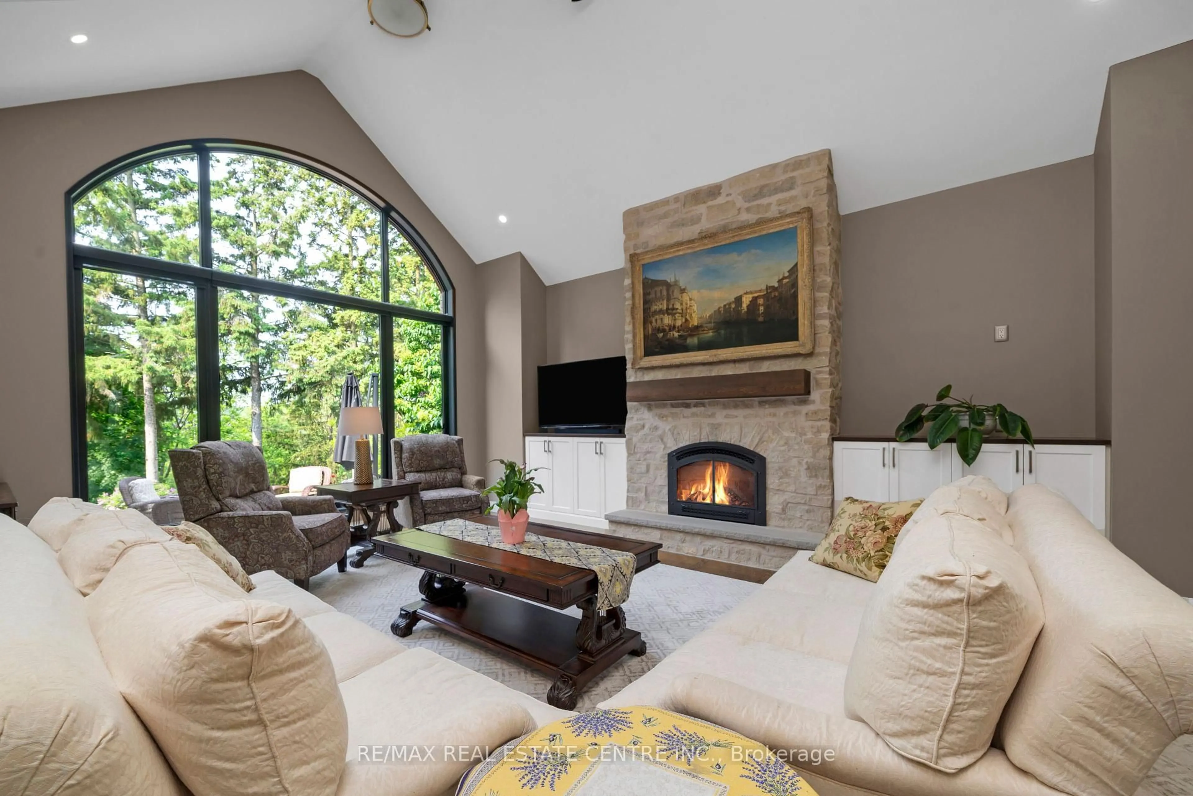 Living room with furniture, unknown for 146 Rexway Dr, Halton Hills Ontario L7G 1R8