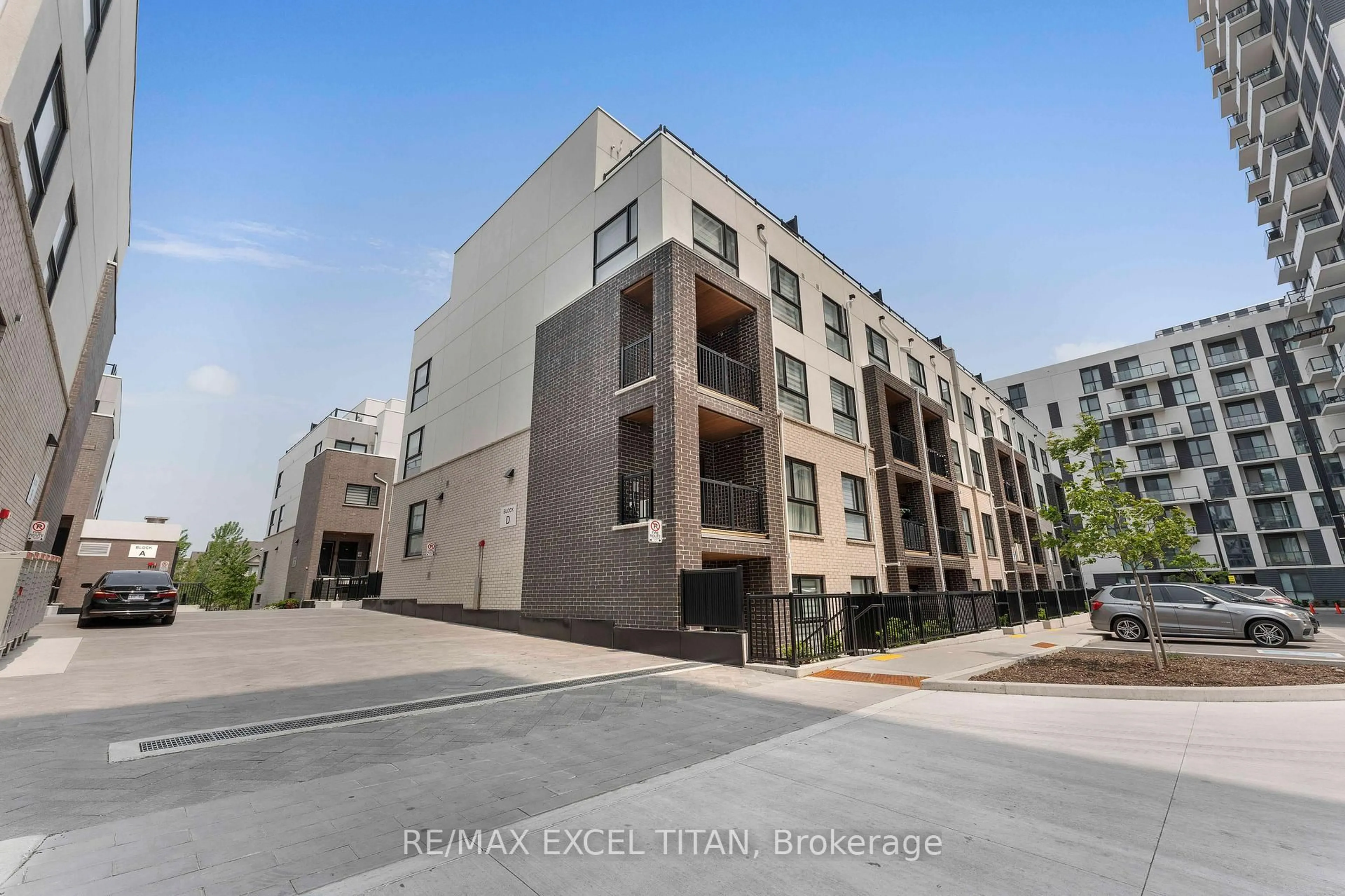 A pic from outside/outdoor area/front of a property/back of a property/a pic from drone, street for 349 Wheat Boom Dr #332, Oakville Ontario L6H 7X5