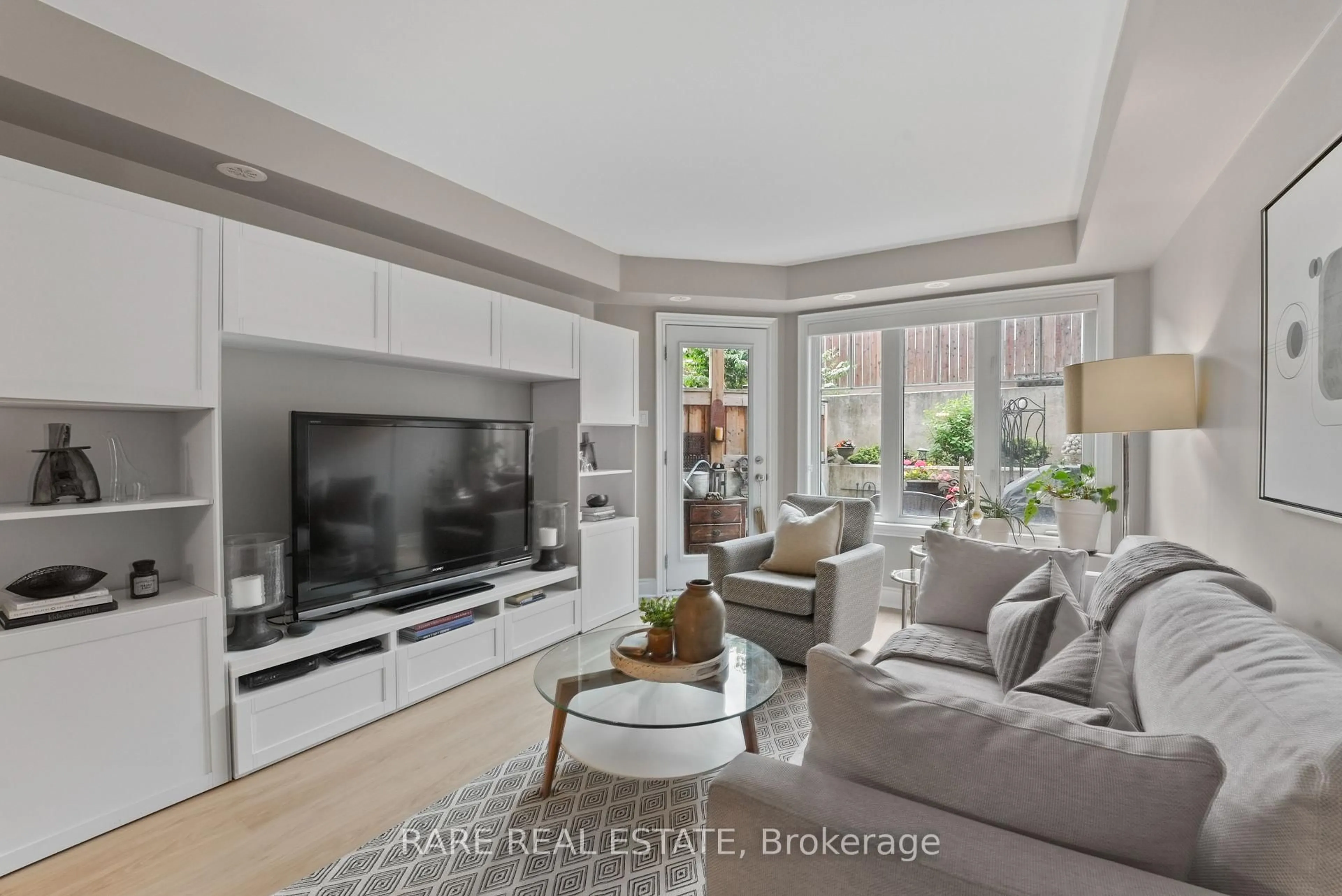 Living room with furniture, unknown for 2420 Baronwood Dr #1201, Oakville Ontario L6M 0X6