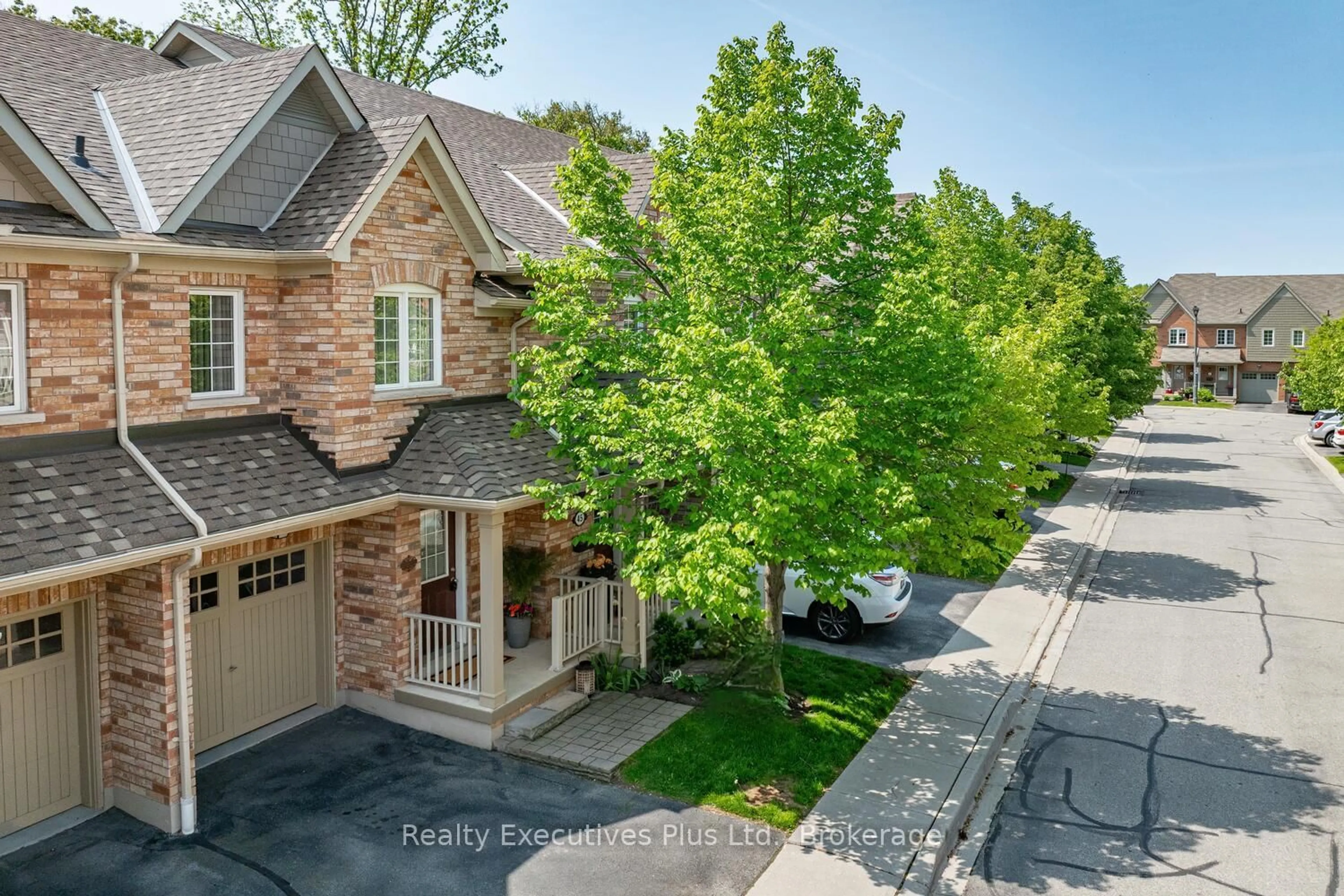 A pic from outside/outdoor area/front of a property/back of a property/a pic from drone, street for 233 Duskywing Way #44, Oakville Ontario L6L 0C5