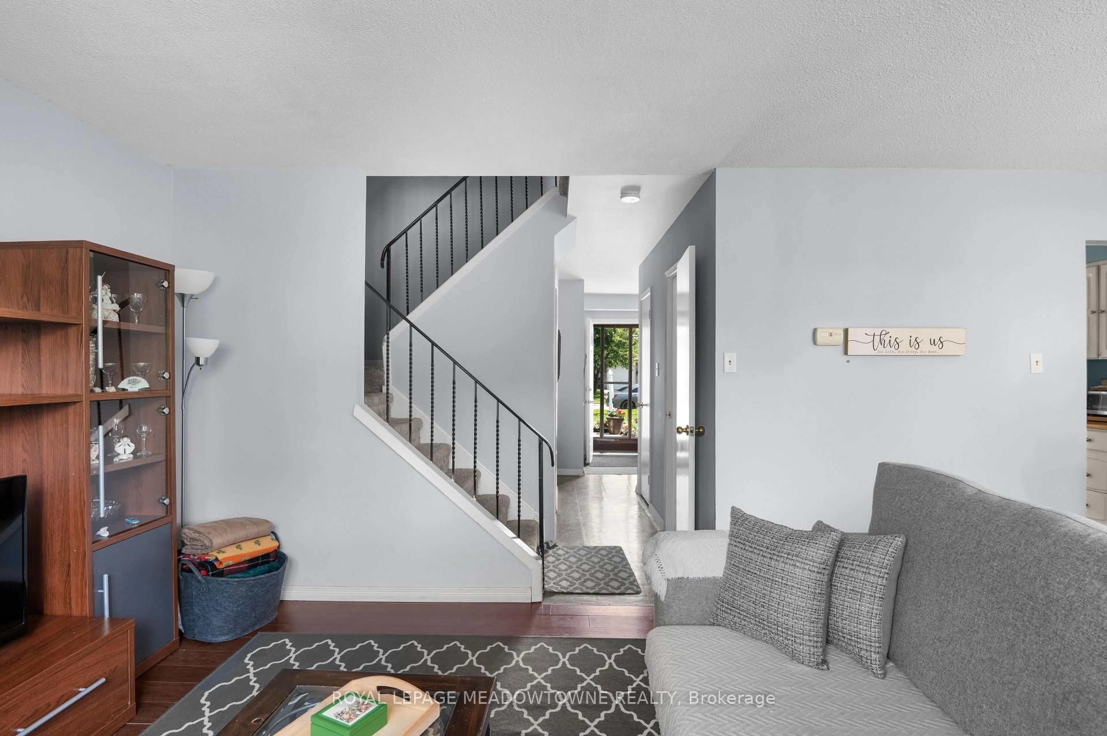 Indoor entryway for 6058 Starfield Cres, Mississauga Ontario L5N 1X1