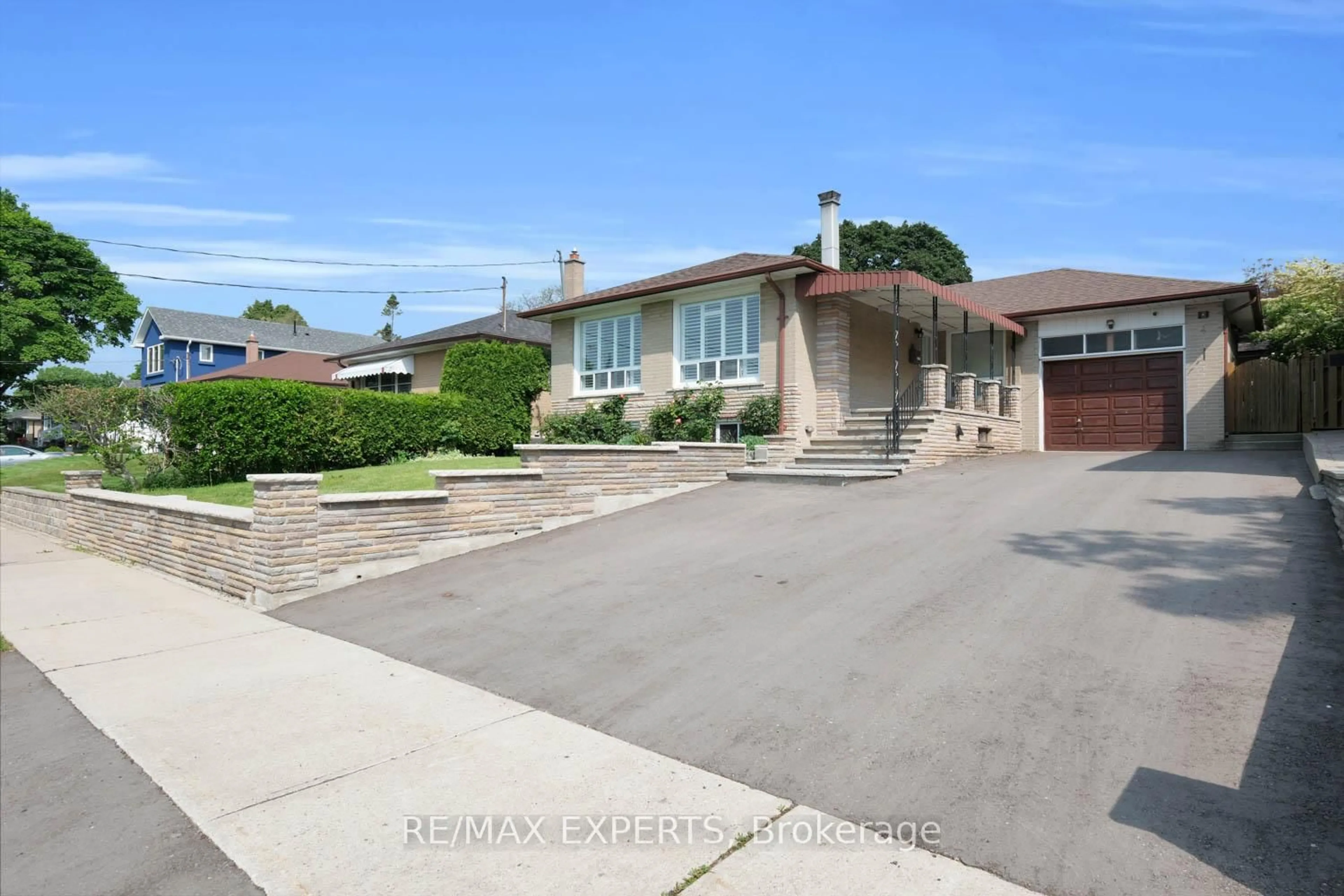 A pic from outside/outdoor area/front of a property/back of a property/a pic from drone, street for 4 Fletcher Pl, Toronto Ontario M9R 1K6