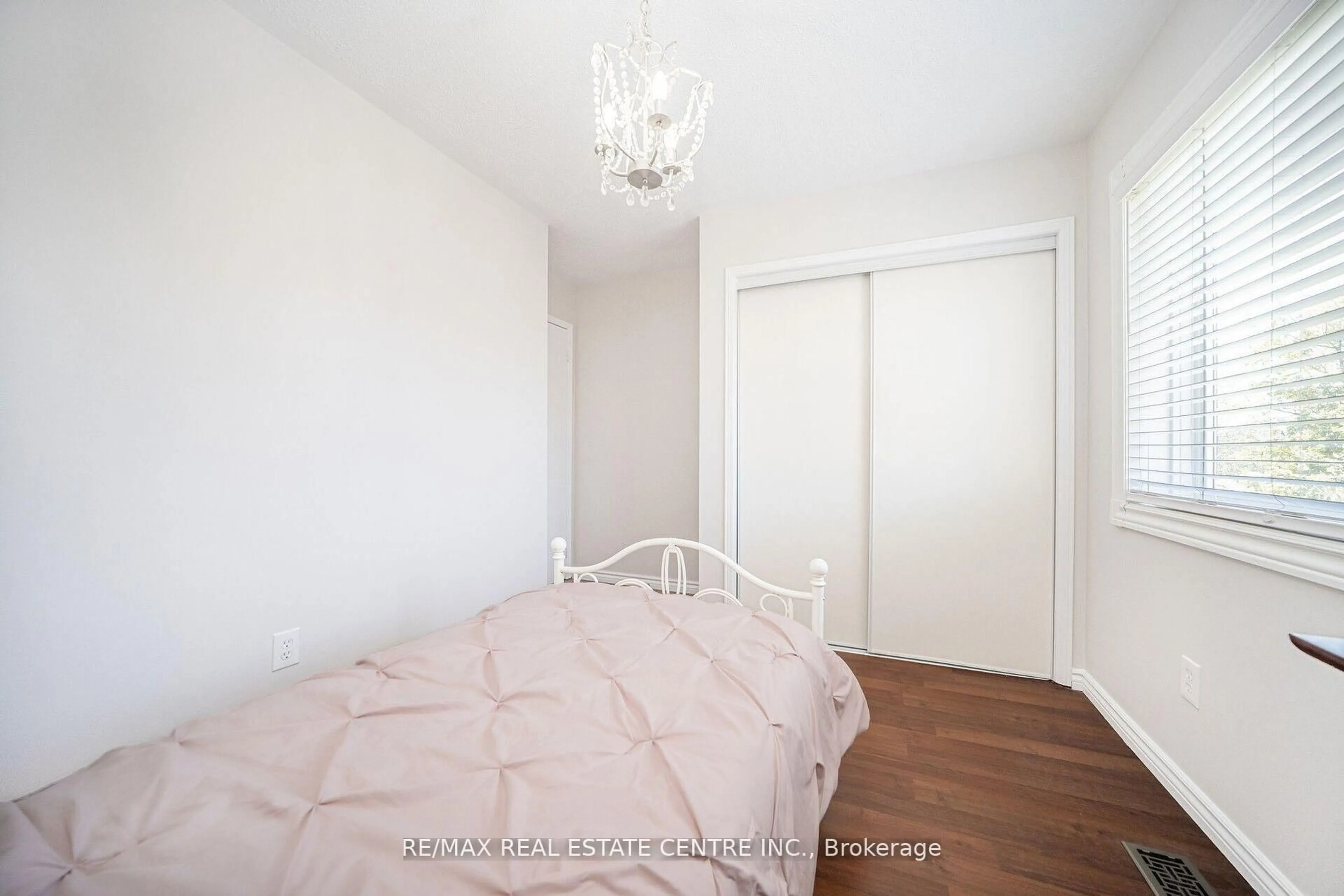 Unknown for 36 Lockwood Rd, Brampton Ontario L6Y 4T7